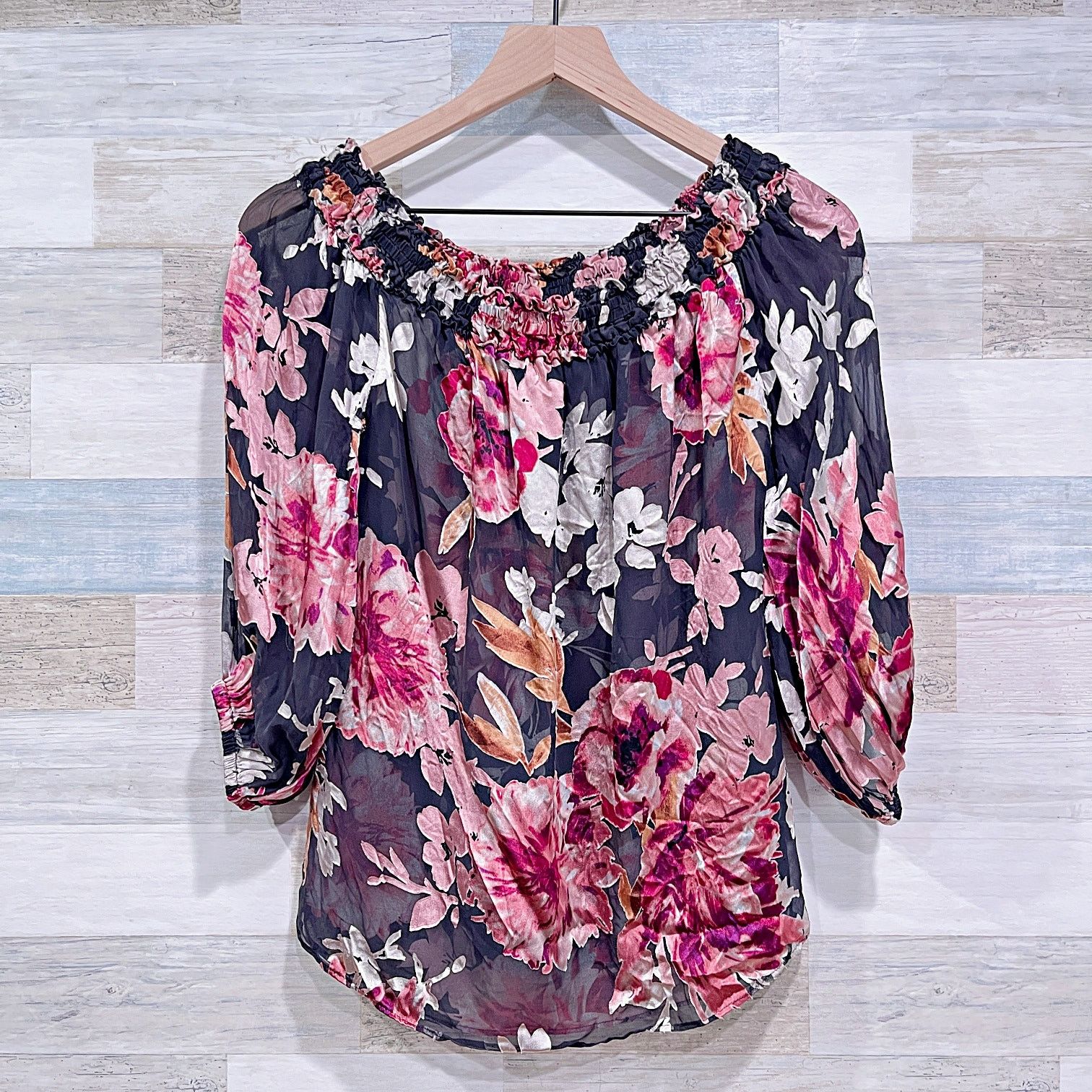 White House Black Market White House Black Market Off The Shoulder Top Womens Small Size S / US 4 / IT 40 - 1 Thumbnail