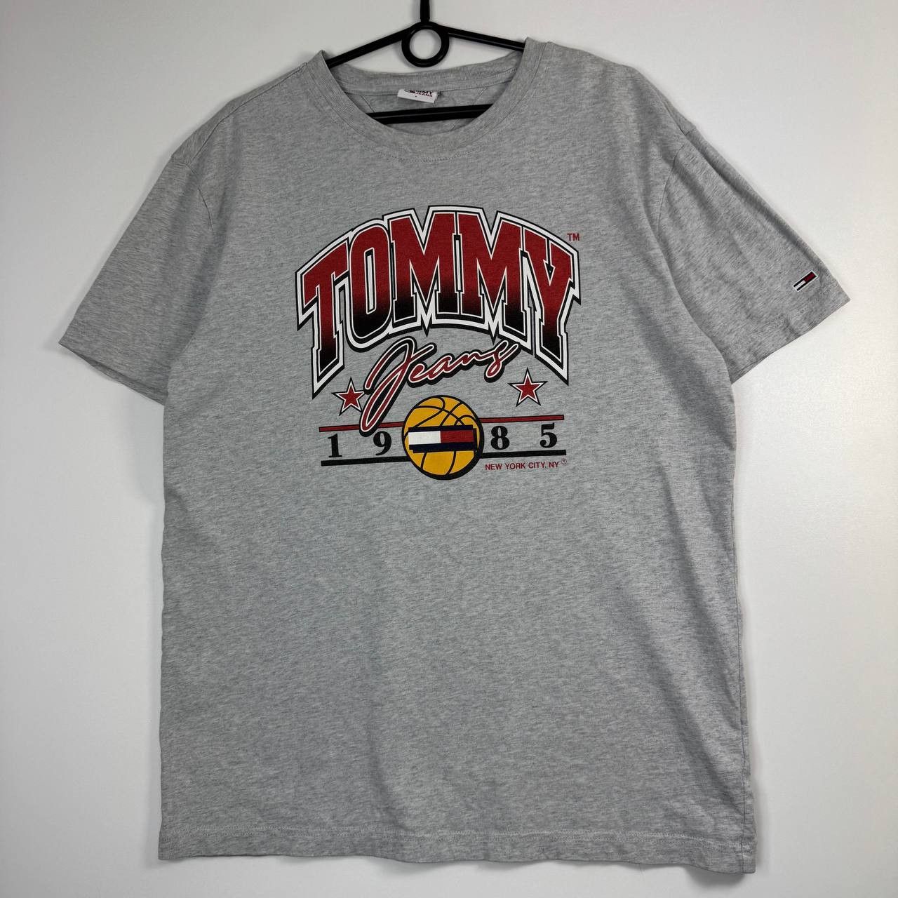Tommy Jeans Tommy Jeans 1985 Basketball Logo T-Shirt Grey Mens Size L Size US L / EU 52-54 / 3 - 1 Thumbnail