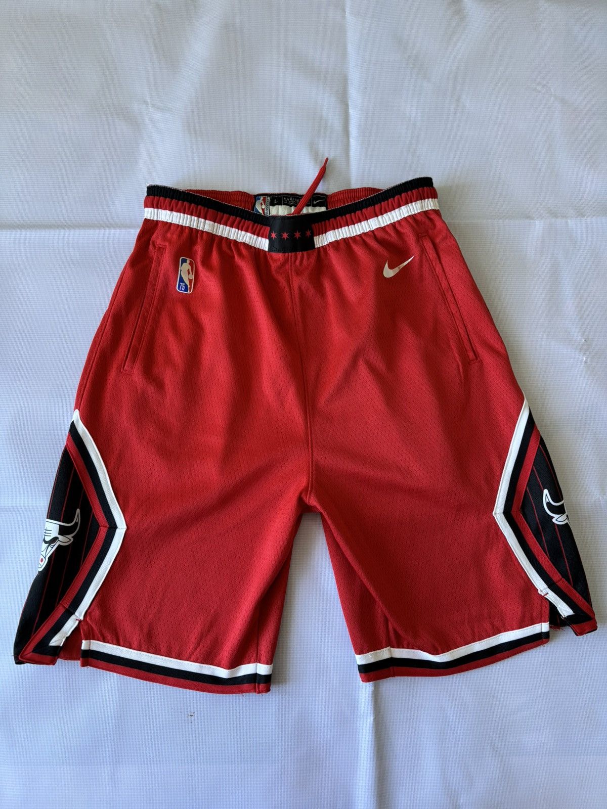 NBA Chicago Bulls Nike NBA shorts - large (more like medium) Size US 32 / EU 48 - 1 Thumbnail