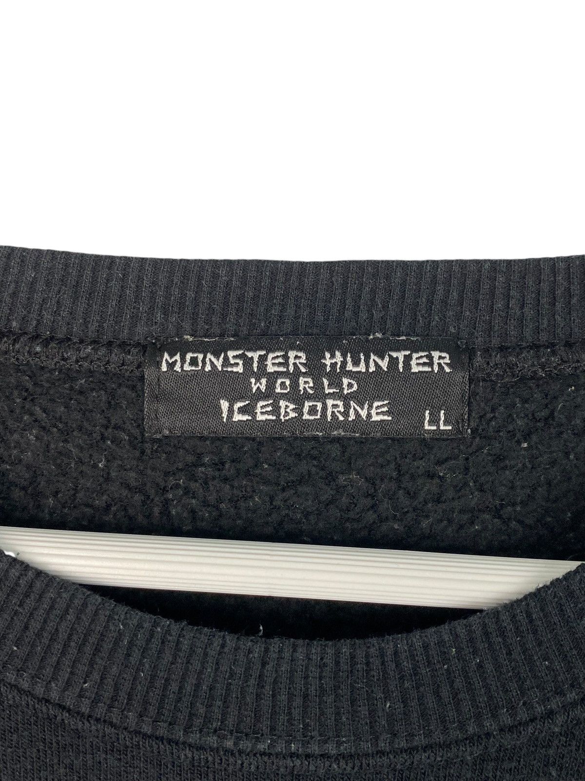 Vintage Vintage Monster Hunter Embroidered Crewneck Sweatshirt Black Size US L / EU 52-54 / 3 - 5 Thumbnail