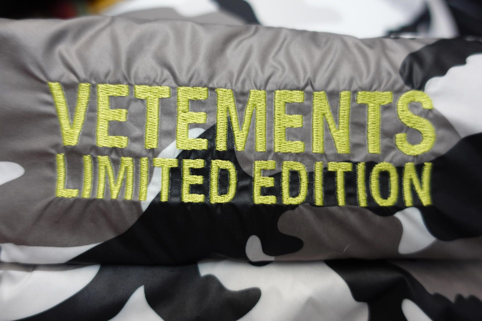 Vetements Vetements Logo Camo Puffer Jacket Size US M / EU 48-50 / 2 - 4 Thumbnail