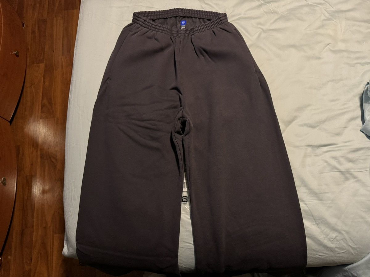 Balenciaga × Gap × Kanye West Yeezy Gap Sweatpants Dark Grey Size XS Size US 28 / EU 44 - 2 Thumbnail