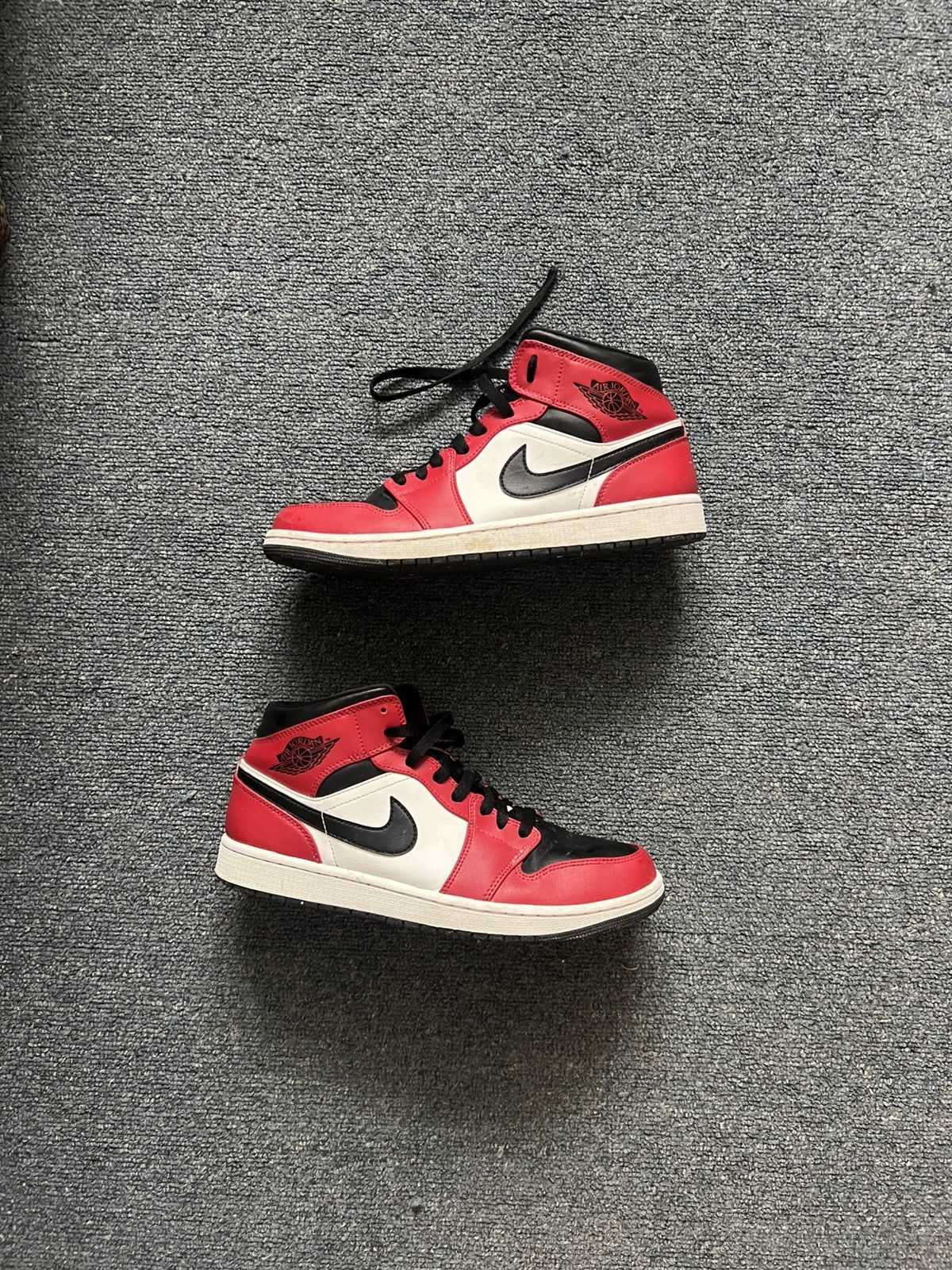 Jordan Brand Jordan 1 mid Chicago Size US 10.5 / EU 43-44 - 1 Thumbnail