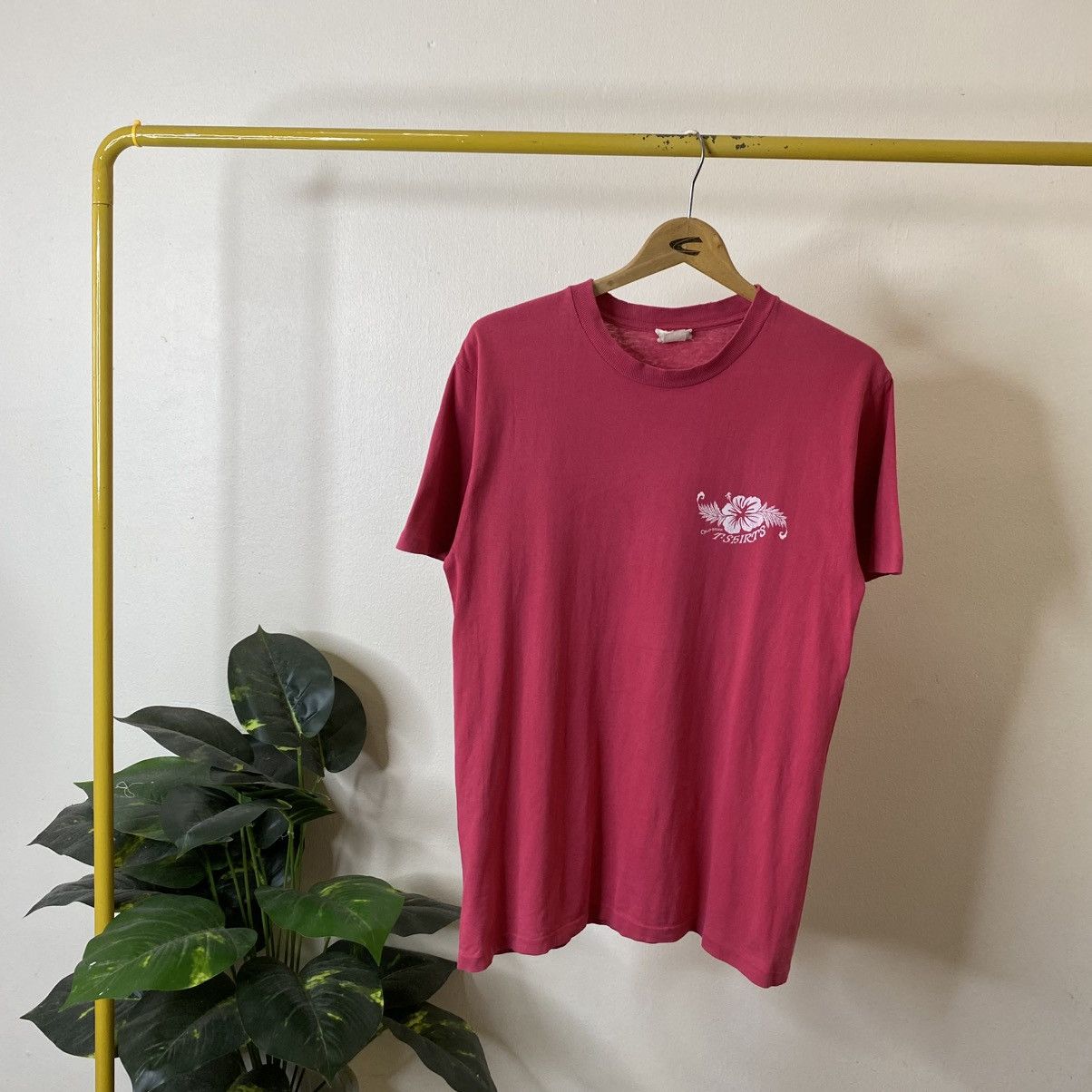 Vintage 1990s California Surf T Shirts Surfing Faded Red Size US M / EU 48-50 / 2 - 6 Thumbnail