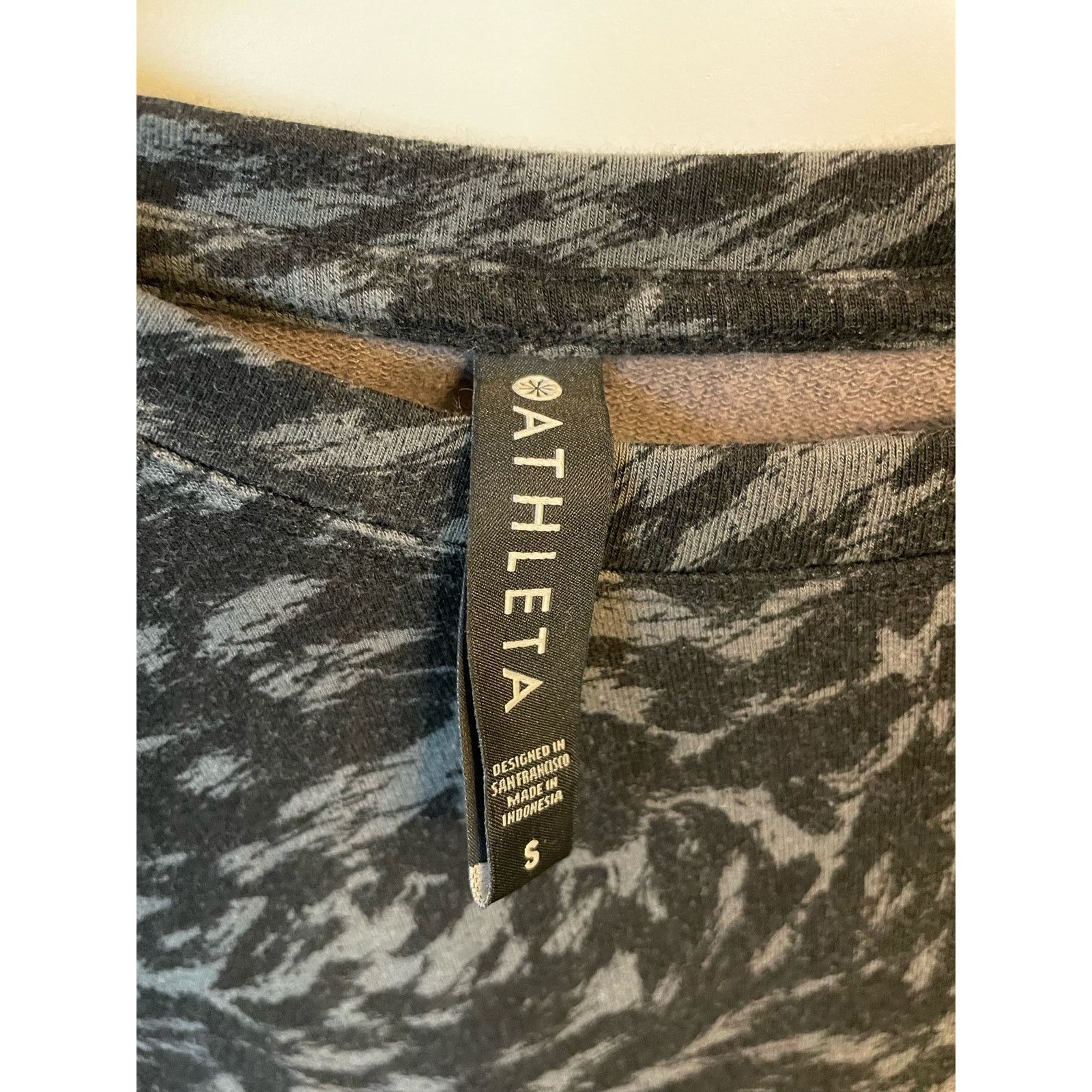 Athleta Athleta Studio to Street Black Lynx Printed Sweatshirt, S Size S / US 4 / IT 40 - 5 Thumbnail