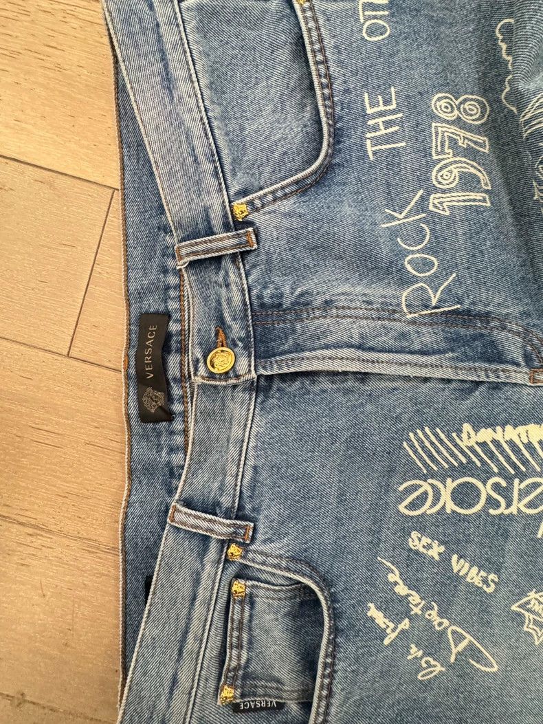 Versace Versace Graffiti Medusa gold-button jeans Size US 33 - 4 Thumbnail