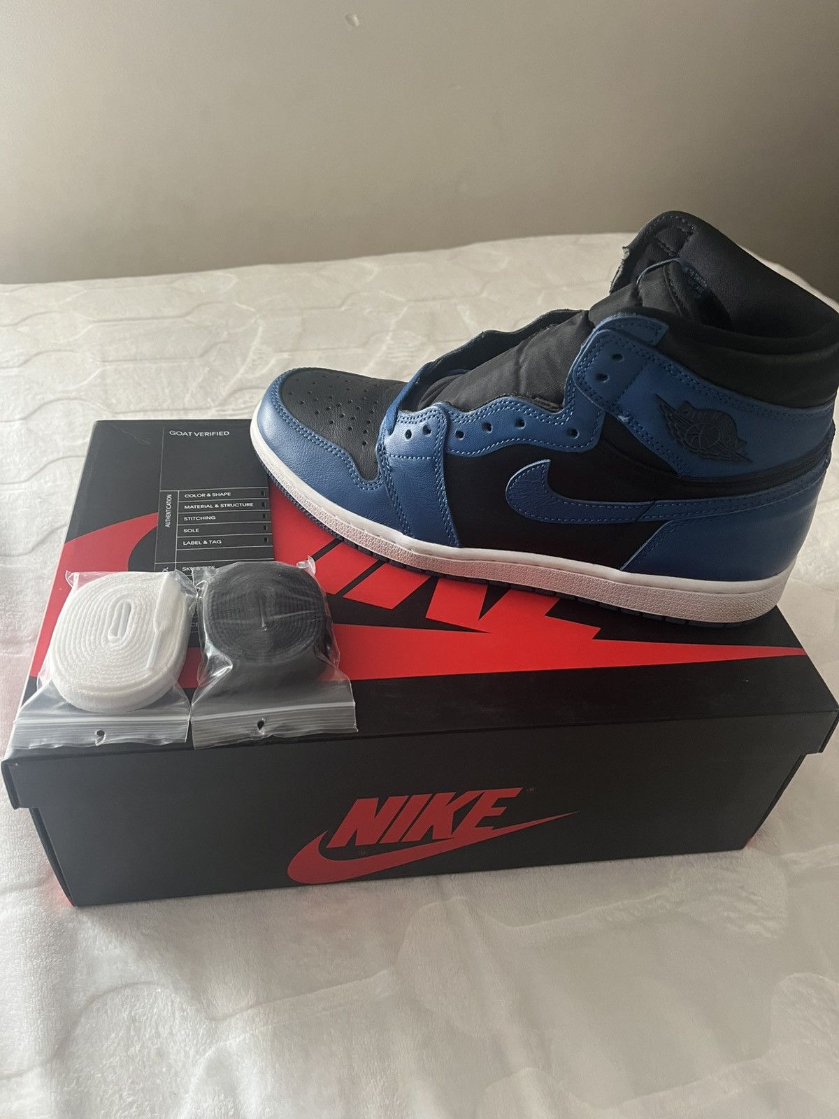 Jordan Brand Jordan 1 High OG Royal Blue Size US 10 / EU 43 - 1 Thumbnail