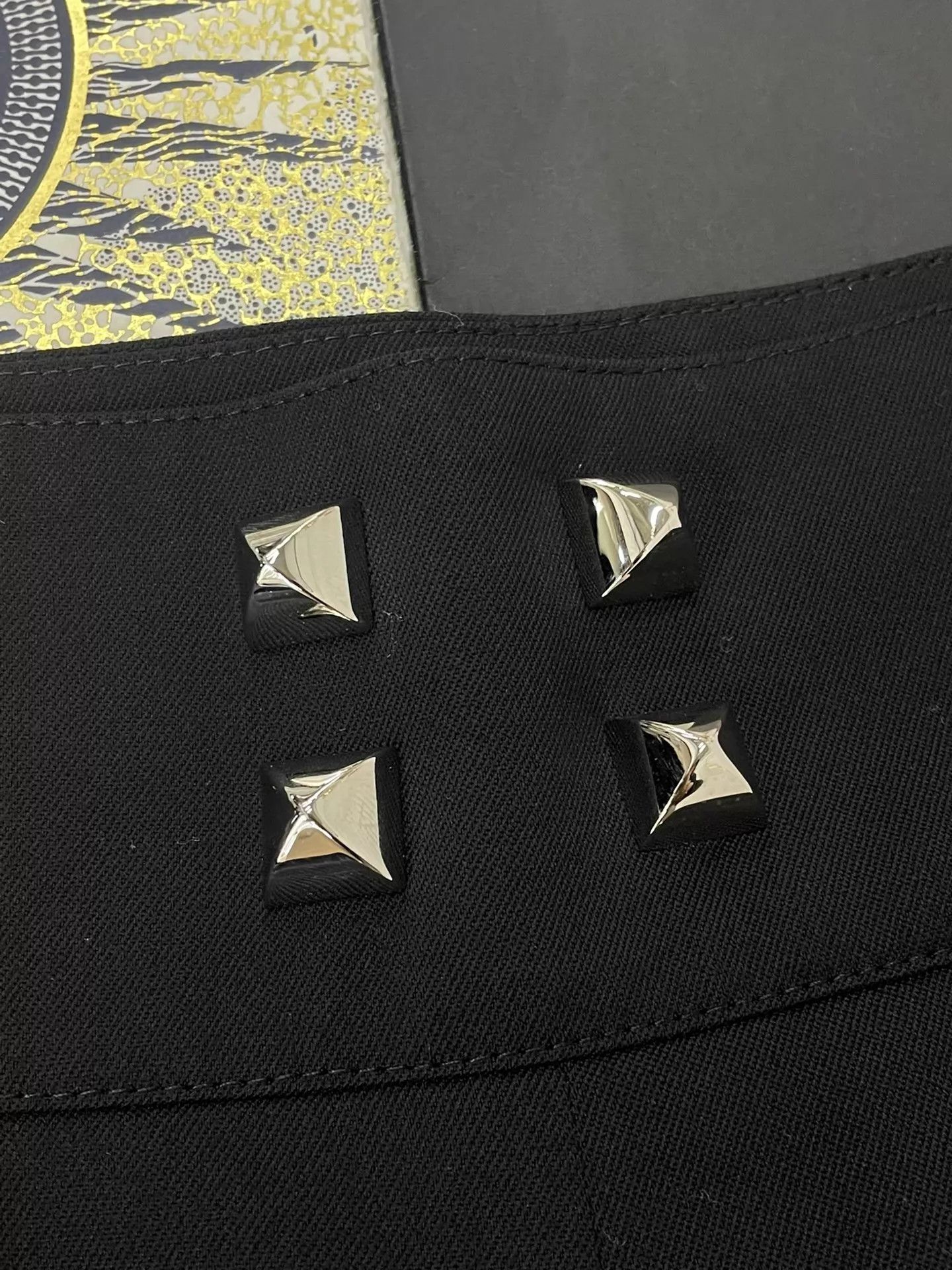 Hermes Hermes Black Rivets Casual Shorts 34 Size 25" / US 0 / IT 36 - 2 Thumbnail