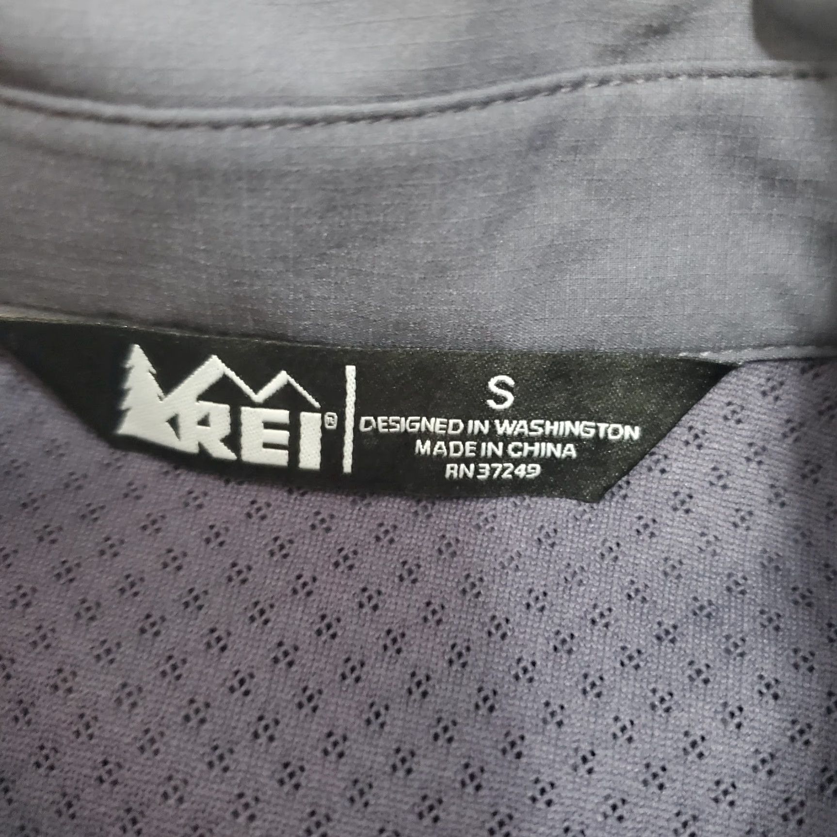 Vintage REI Shirt Women S Plum Roll Tab Polyester Fishing Hiking Vented Zipper Pockets Size S / US 4 / IT 40 - 3 Thumbnail