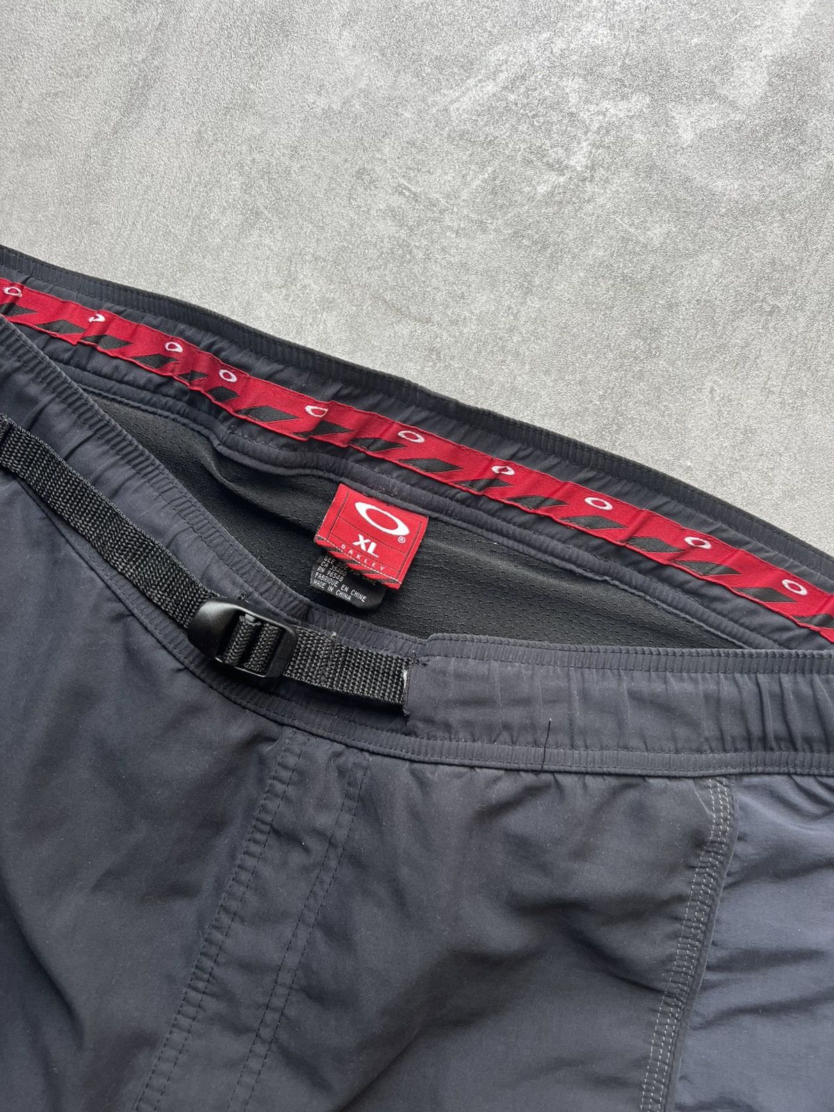 Oakley Oakley Technical Cargo Shorts - Size XL 🖤 Size US 34 / EU 50 - 2 Thumbnail
