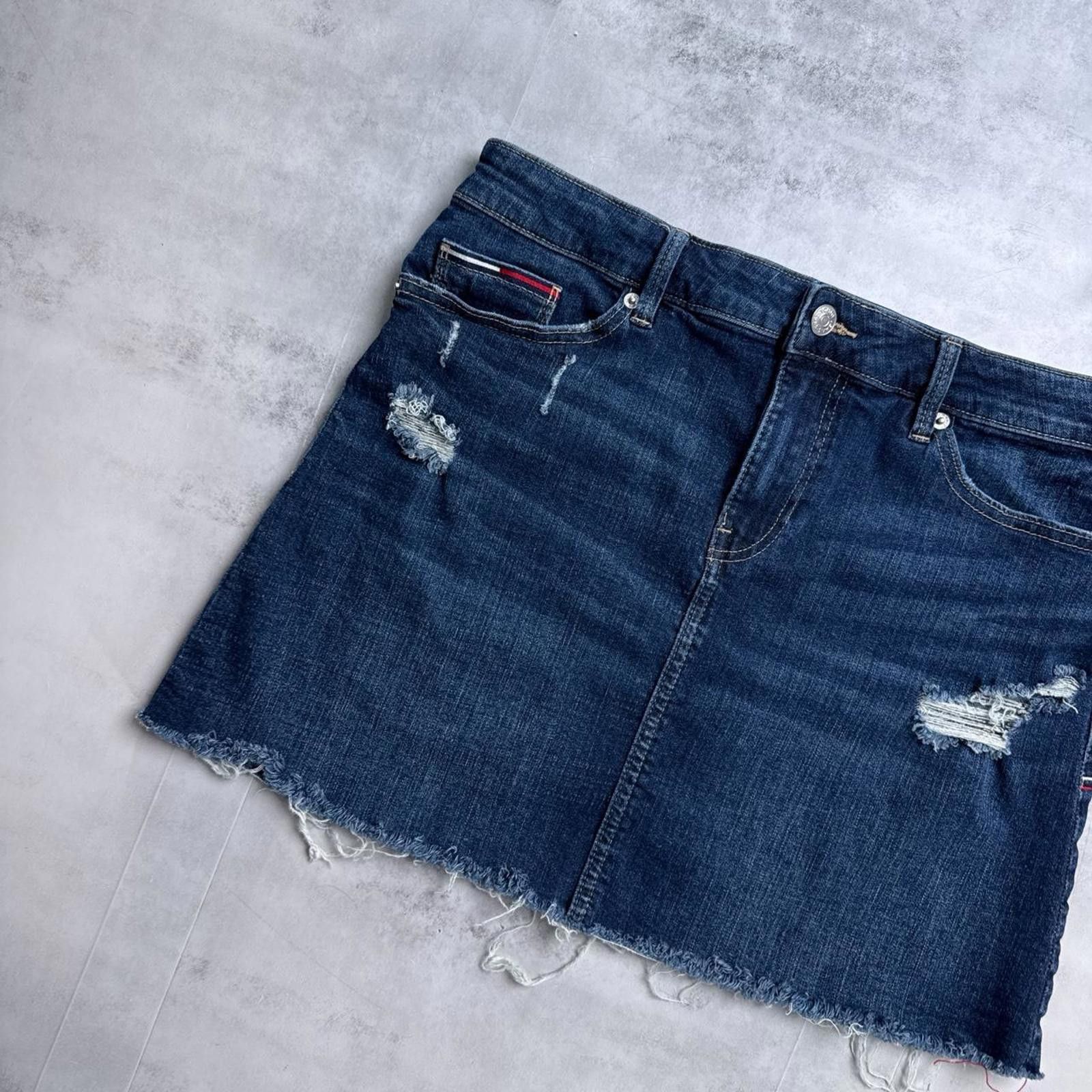 Tommy Hilfiger Y2K Tommy Hilfiger 00s Denim Skirt Size 32" / US 10 / IT 46 - 8 Thumbnail
