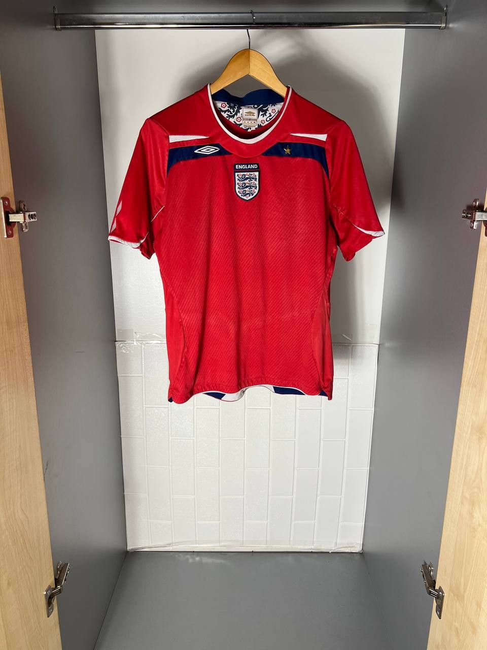 Umbro VINTAGE UMBRO ENGLAND RETRO SOCCER JERSEY MANCHESTER Y2K 90s Size US M / EU 48-50 / 2 - 1 Thumbnail