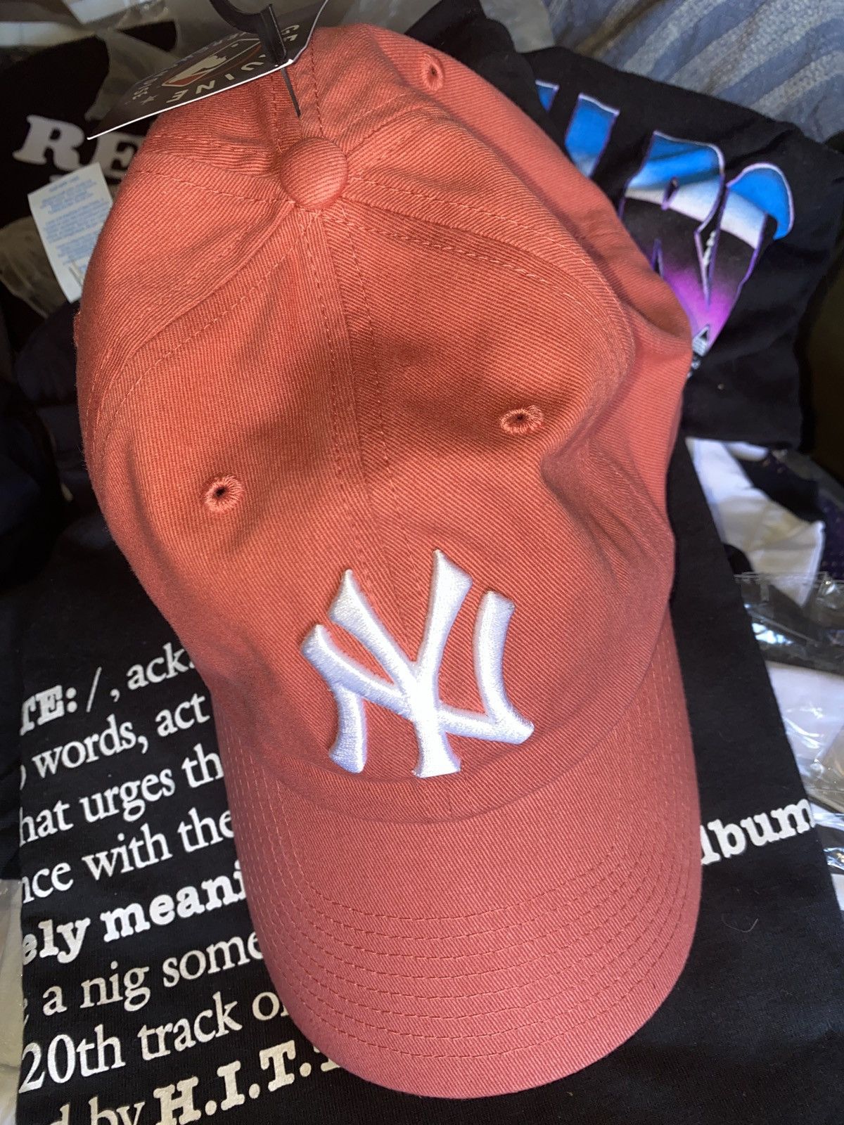 New York Yankees New york yankees Stylish red cap with a white NY logo. NEW Size ONE SIZE - 1 Thumbnail