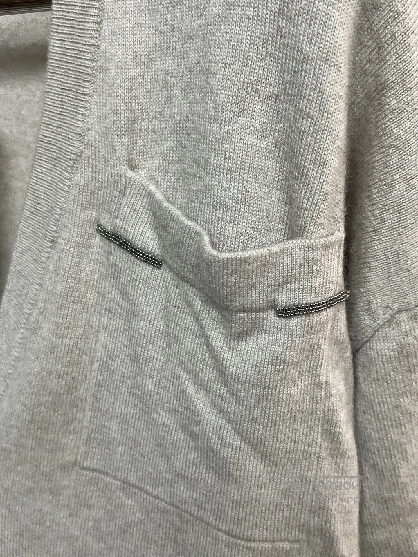 Brunello Cucinelli v-neck cashmere long sleeve sweater. Size XS / US 0-2 / IT 36-38 - 3 Thumbnail
