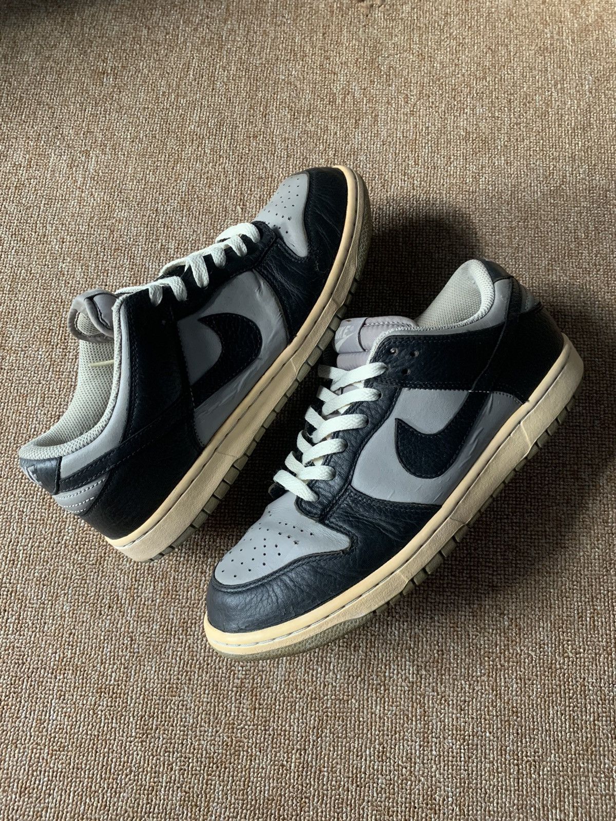 Nike Nike Dunk Low Medium Grey Black 2011 aka Cashmere Size US 9.5 / EU 42-43 - 1 Thumbnail