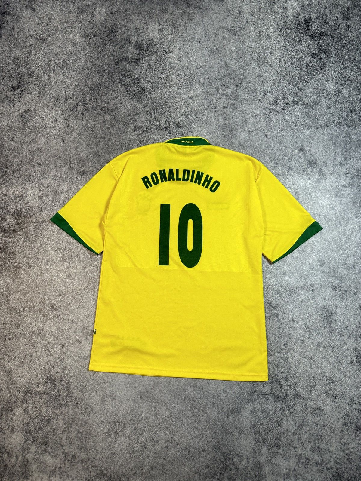 Vintage Vintage 90s Brazil 10 Ronaldinho Soccer Jersey Blokecore L Size US L / EU 52-54 / 3 - 1 Thumbnail