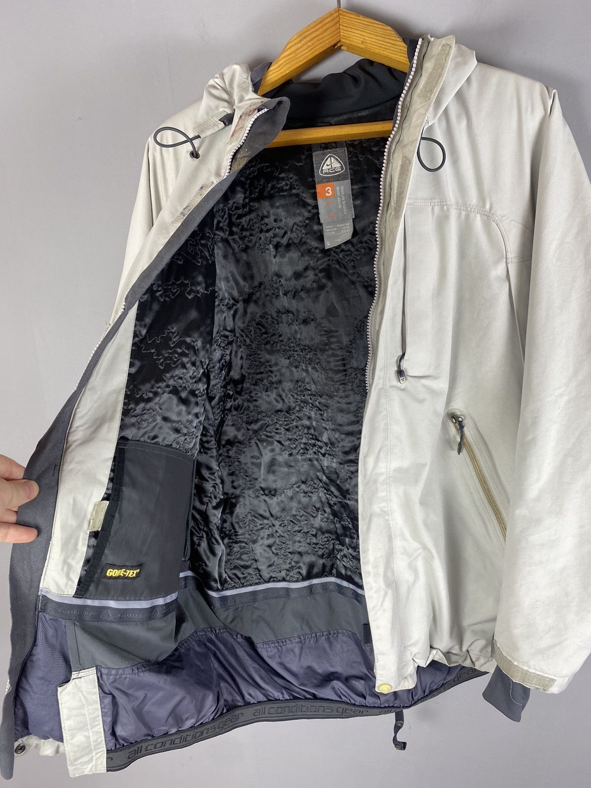Vintage Vintage Nike ACG jacket Size US L / EU 52-54 / 3 - 8 Thumbnail