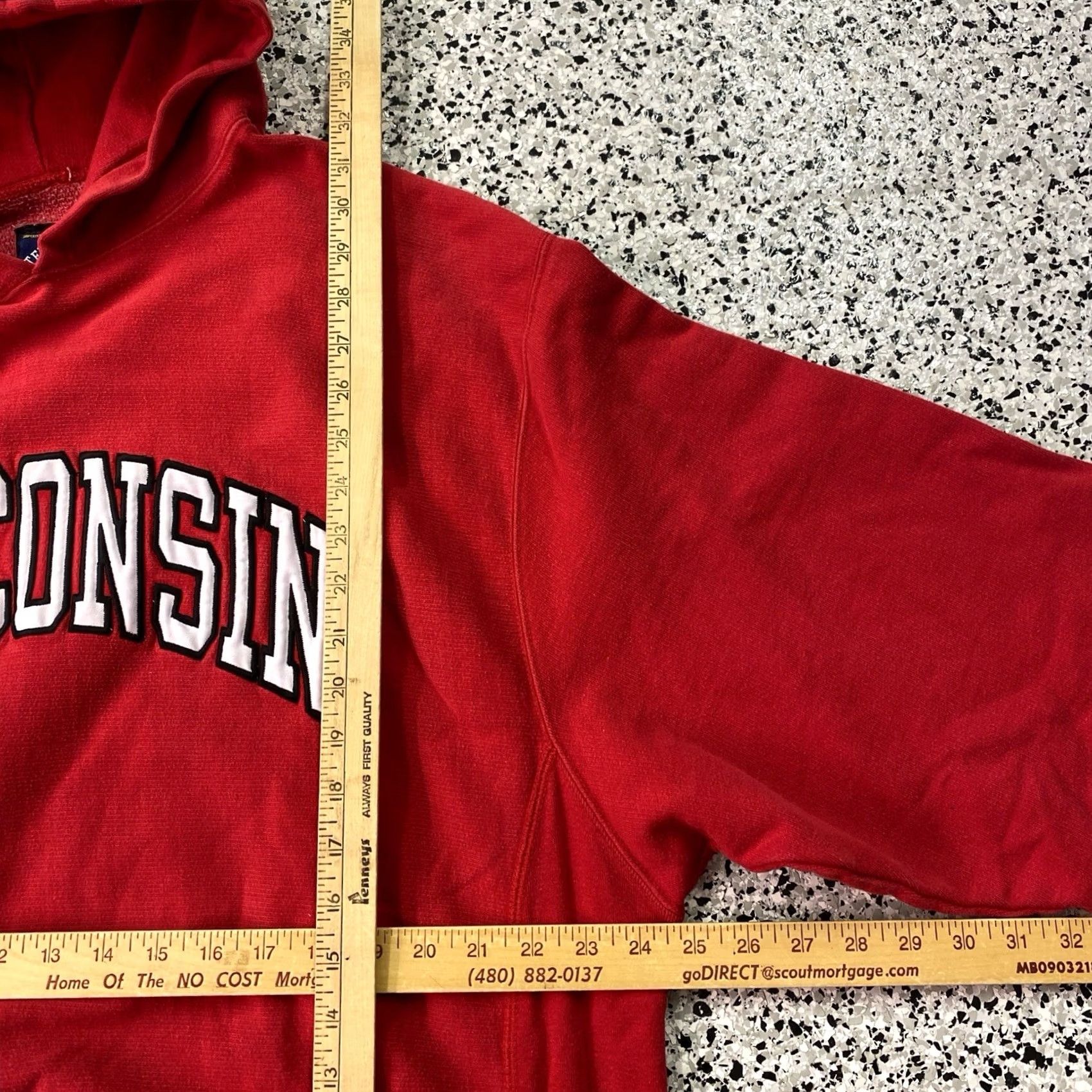 Vintage VINTAGE Wisconsin Badgers Hoodie Mens XL Embroidered Steve & Barrys Red Pullover Size US XL / EU 56 / 4 - 4 Thumbnail