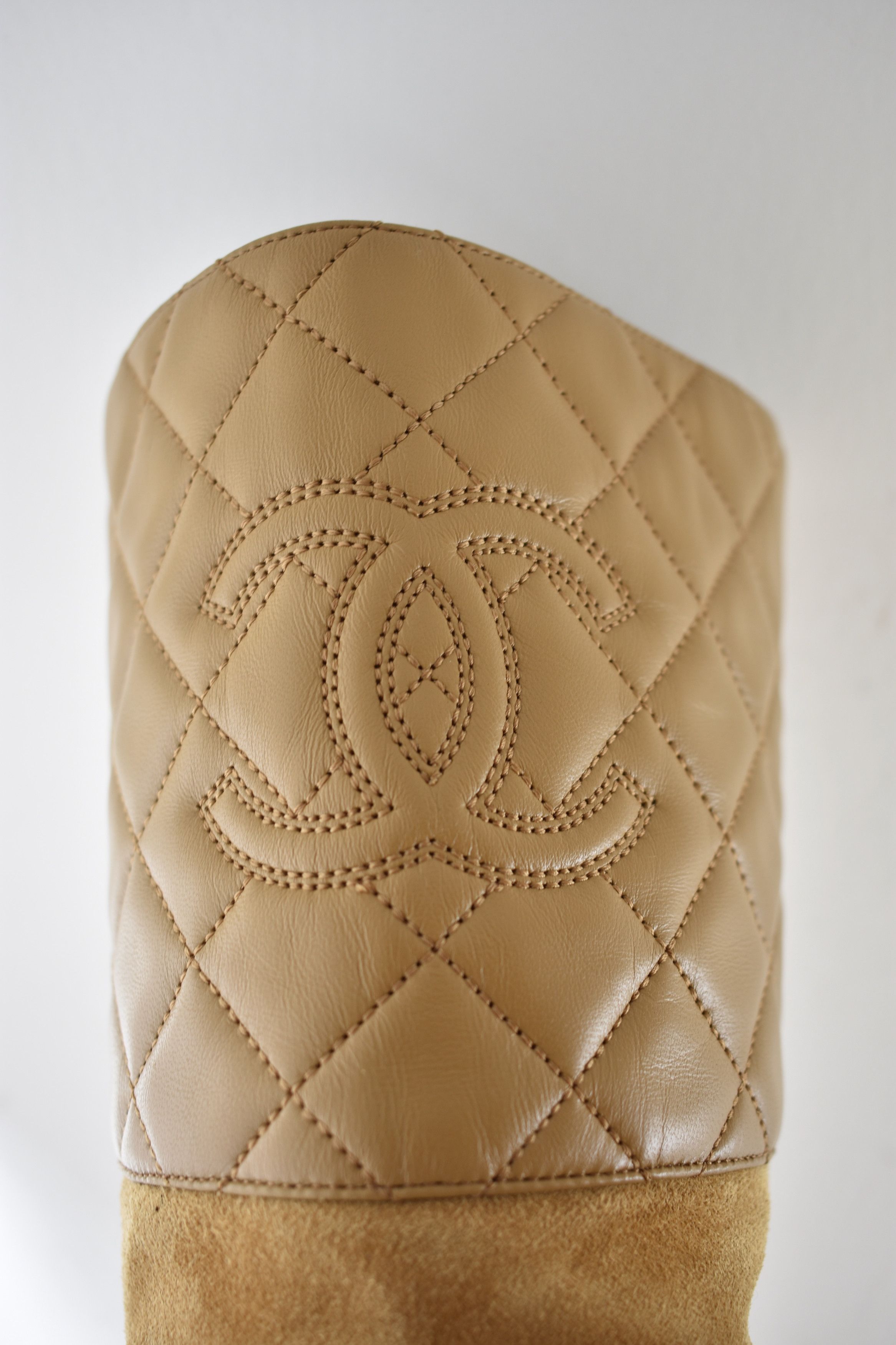 Chanel Chanel 23B Beige Quilted CC Logo Knee High Heel Boots 39 Size US 9 / IT 39 - 9 Thumbnail