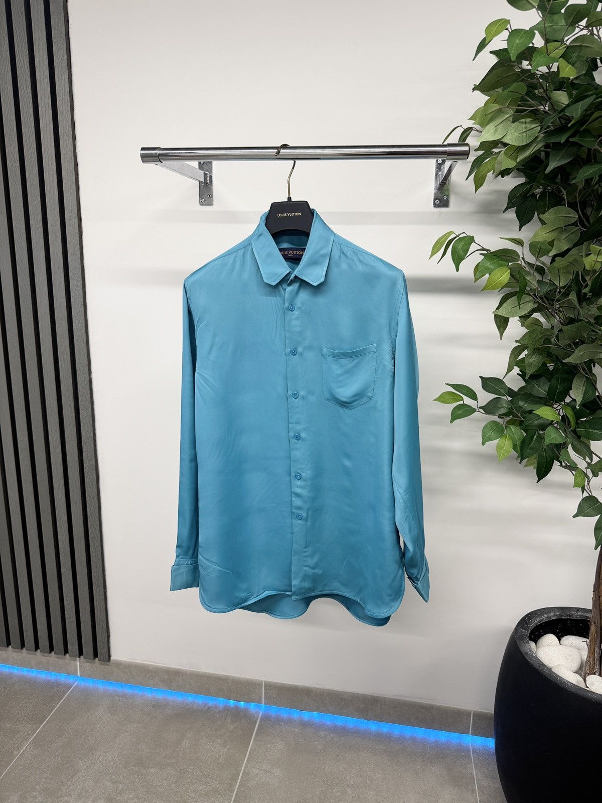 Louis Vuitton Louis Vuitton Plain Rainbow Oversized Shirt Blue RRP £1260 Size US M / EU 48-50 / 2 - 1 Thumbnail