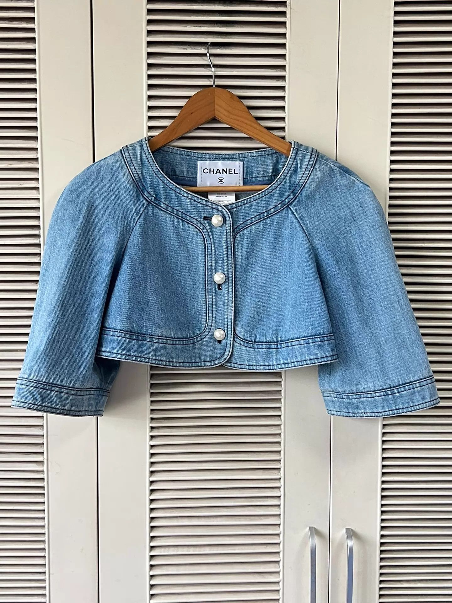 Chanel Chanel Denim Short Jacket 34 Pearl Buttons Size XS / US 0-2 / IT 36-38 - 1 Thumbnail