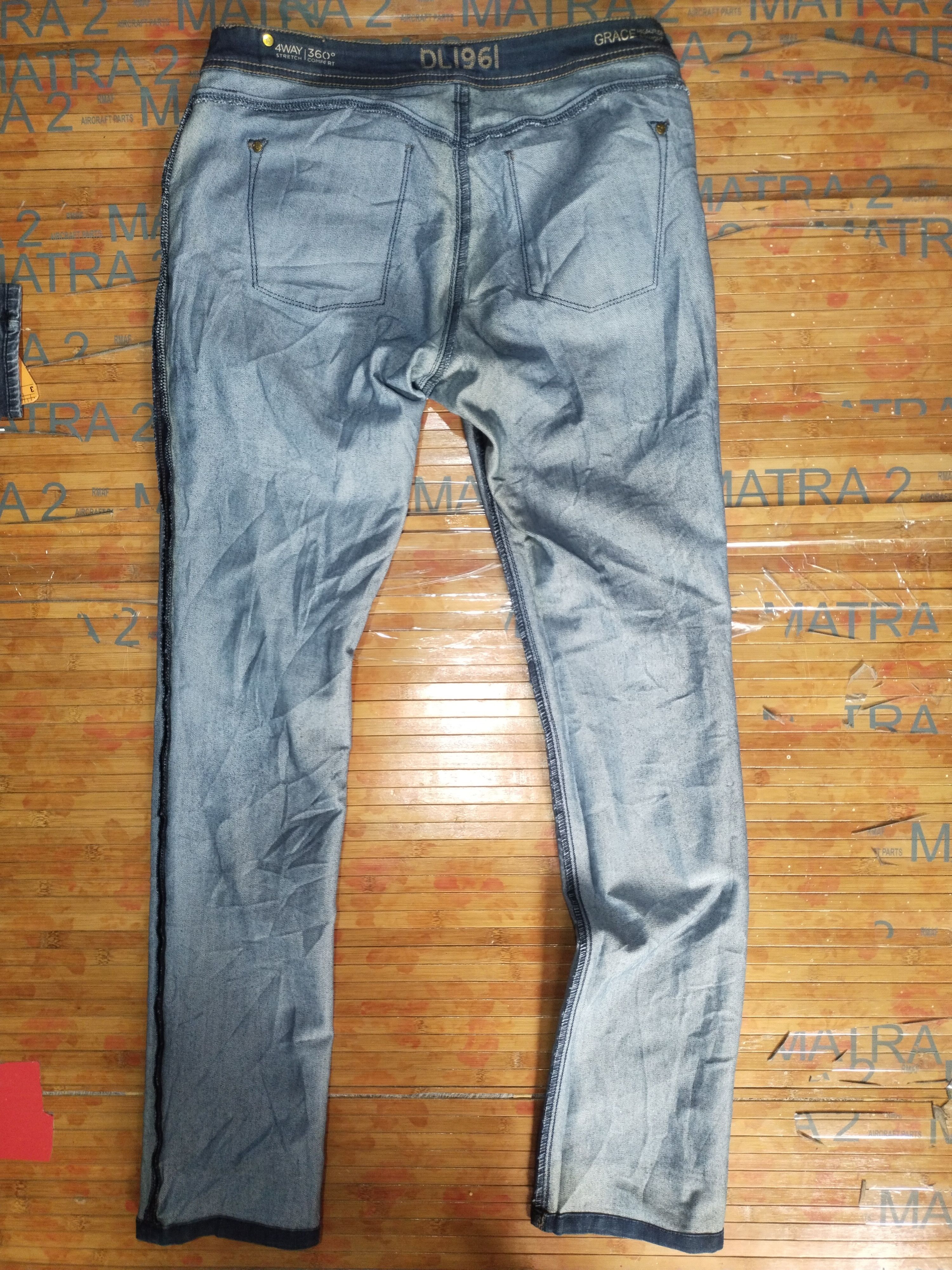 DL1961 Jeans Stretch DL1961 Grace Straight Sz 32" Size 32" / US 10 / IT 46 - 13 Thumbnail