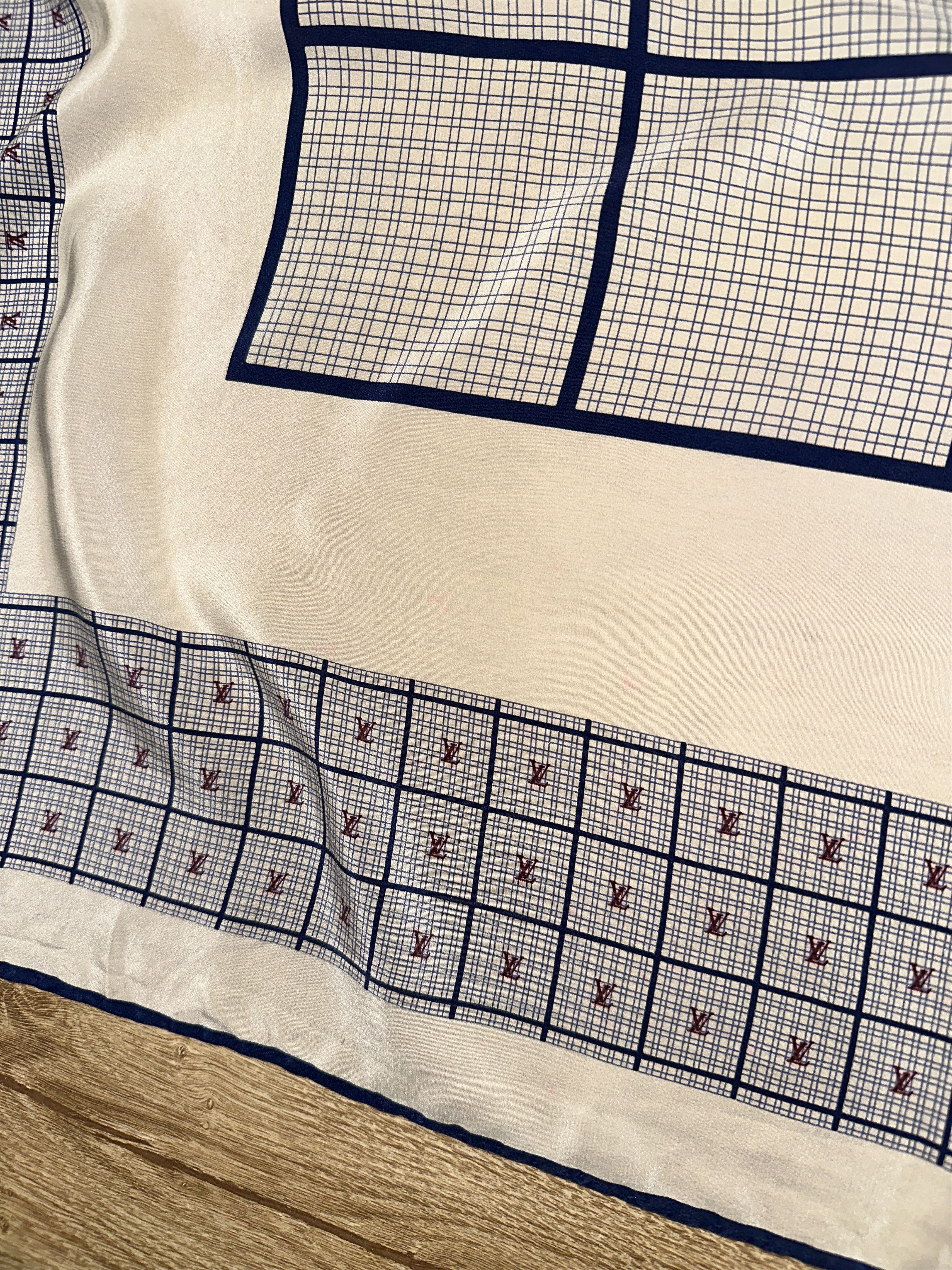 Louis Vuitton Louis Vuitton Silk Scarf Monogram Grid Square 81x83cm Size ONE SIZE - 8 Thumbnail