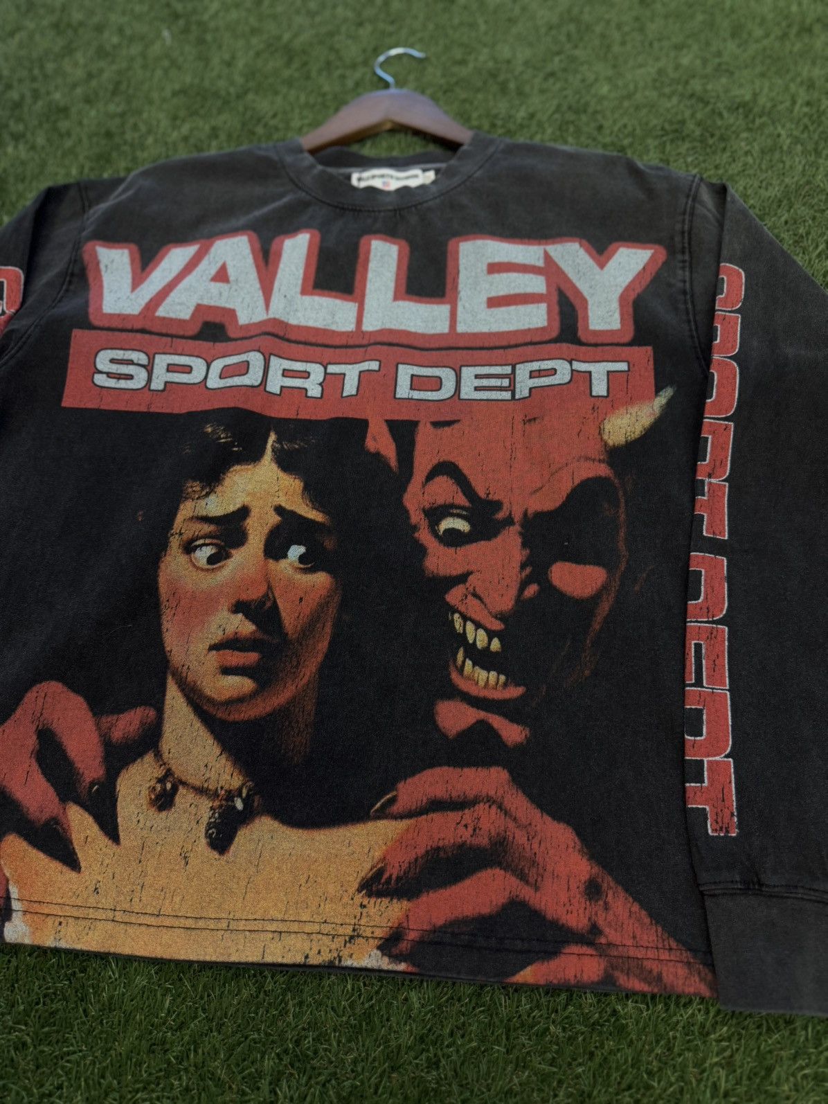 Vale Vale Long Sleeve Scared Devil Tee Size M (NEW) Size US M / EU 48-50 / 2 - 4 Thumbnail