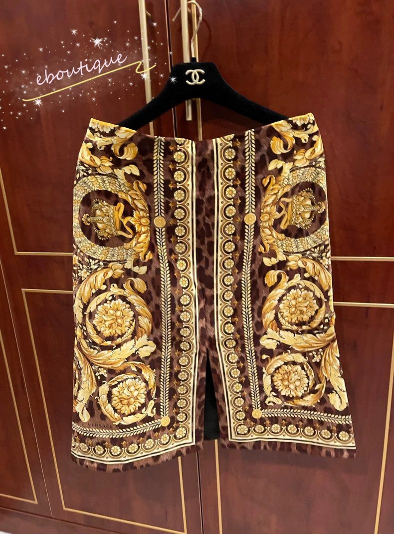 Versace Versace Velvet skirt Size 26" / US 2 / IT 38 - 1 Thumbnail