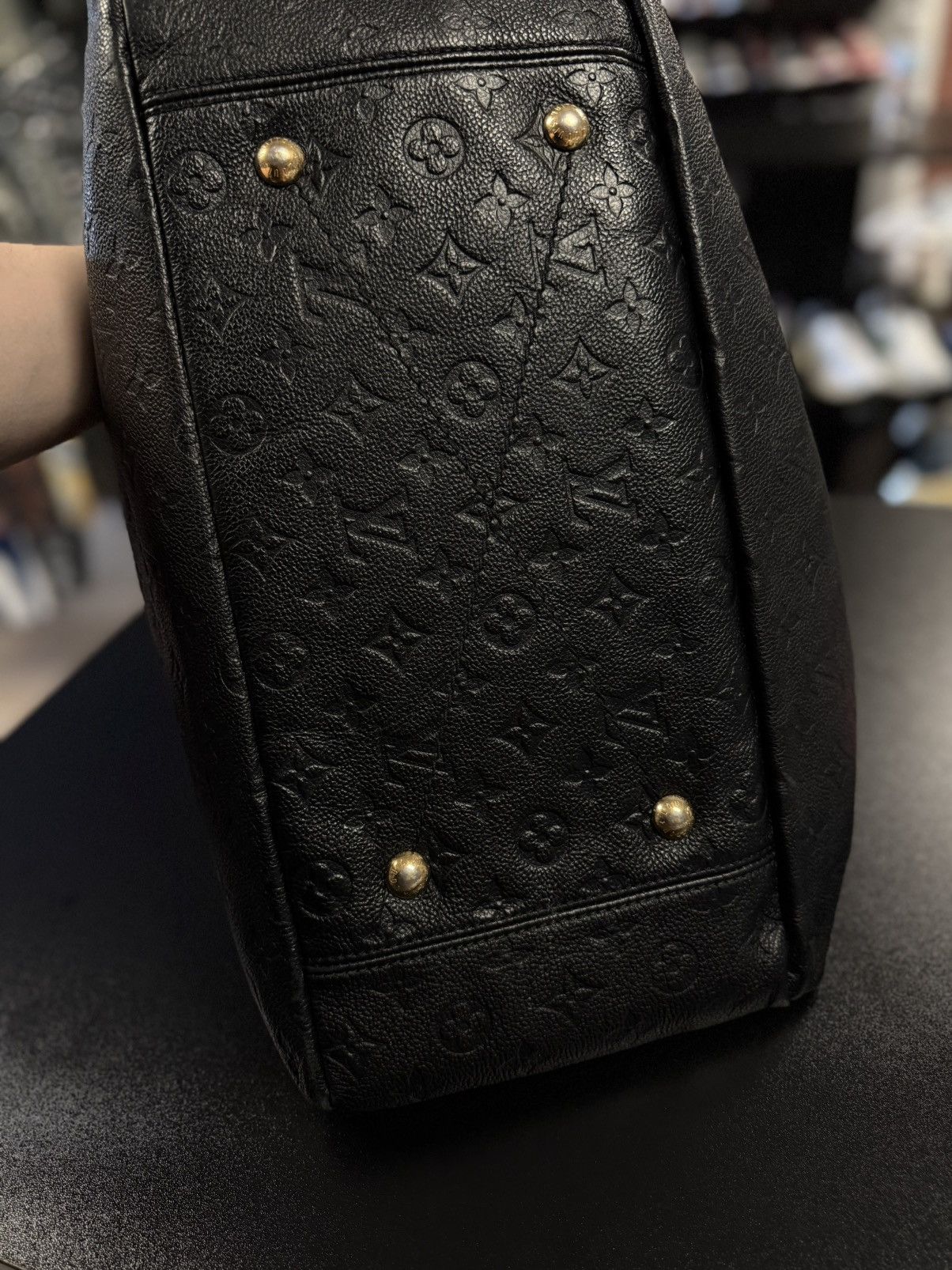 Louis Vuitton Louis Vuitton Artsy MM Black Purse $3400 Discontinued Size ONE SIZE - 13 Thumbnail