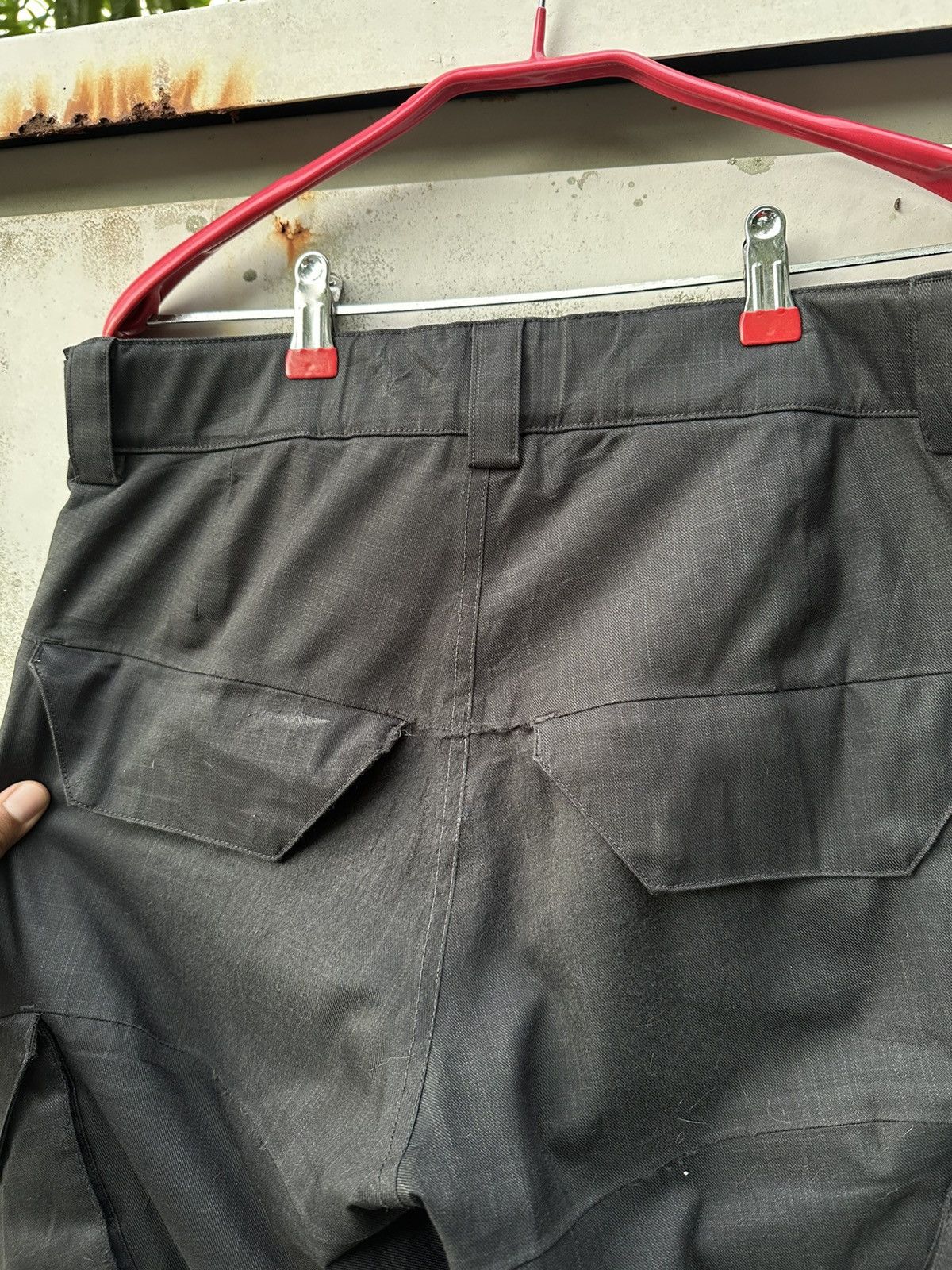 Under Armour 👹Under Armor Tactical Cargo Pants Size US 31 - 8 Thumbnail