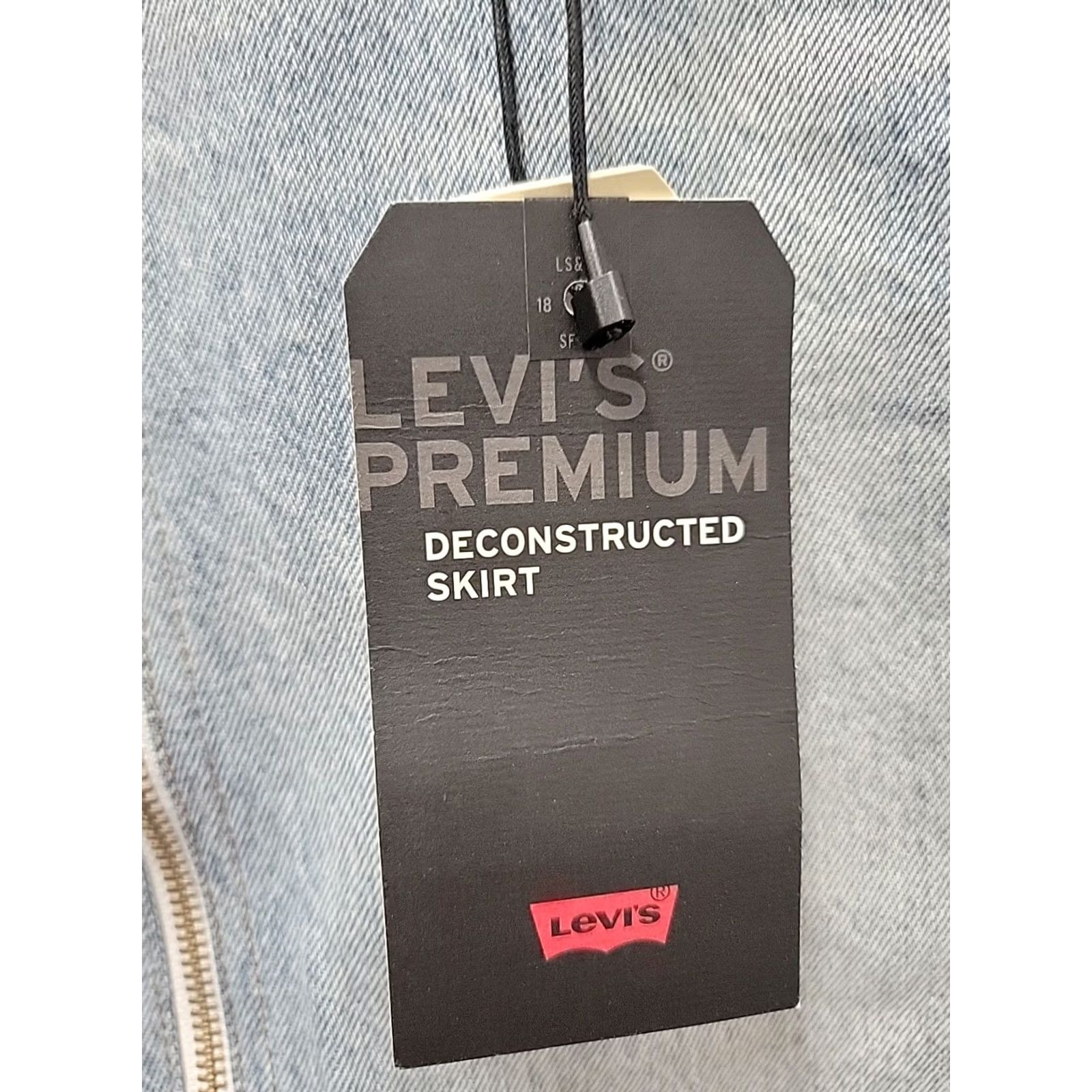 Levi's NWT Levi's Denim Skirt Full Zipper Front Size 32 Mini Short Pockets Women Skirt Spring Summer Fall Vintage No Mens Girls Mens Size 24" / US 00 / IT 34 - 2 Thumbnail