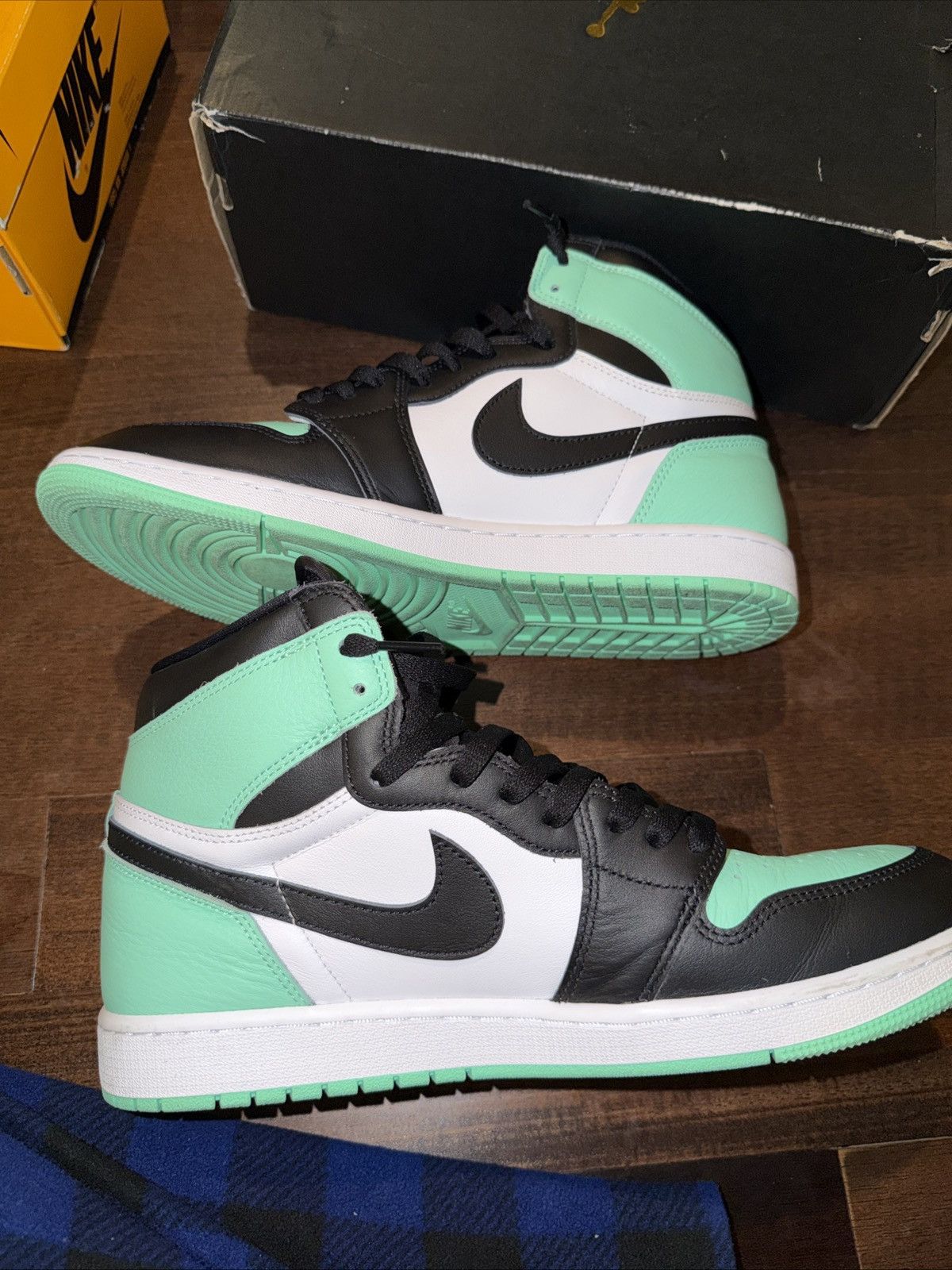 Jordan Brand jordan 1 retro green glow Size US 13 / EU 46 - 6 Thumbnail