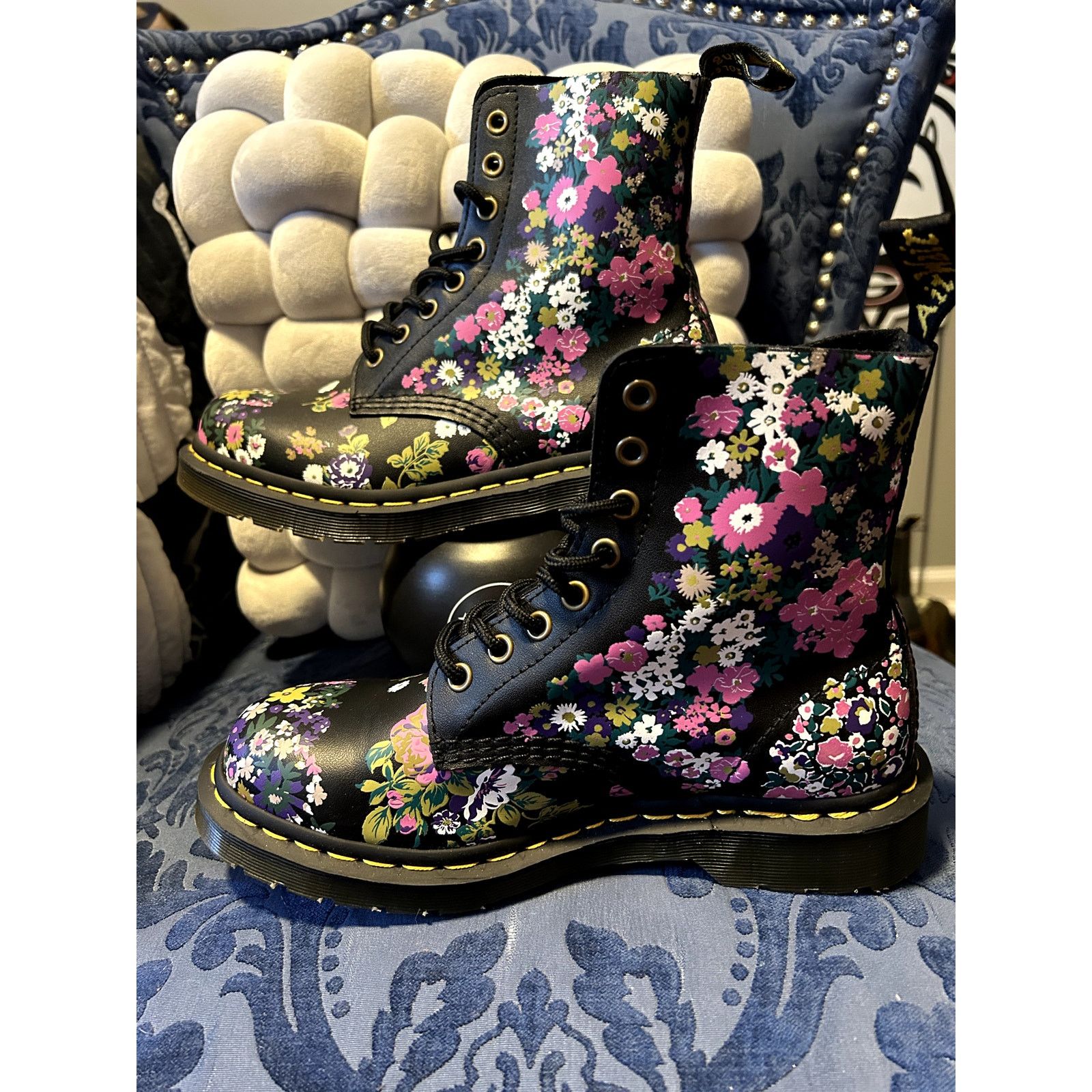 Dr. Martens Dr Martens Pascal Black Pink Floral Size 7/EU 38 Size US 7 / IT 37 - 2 Thumbnail