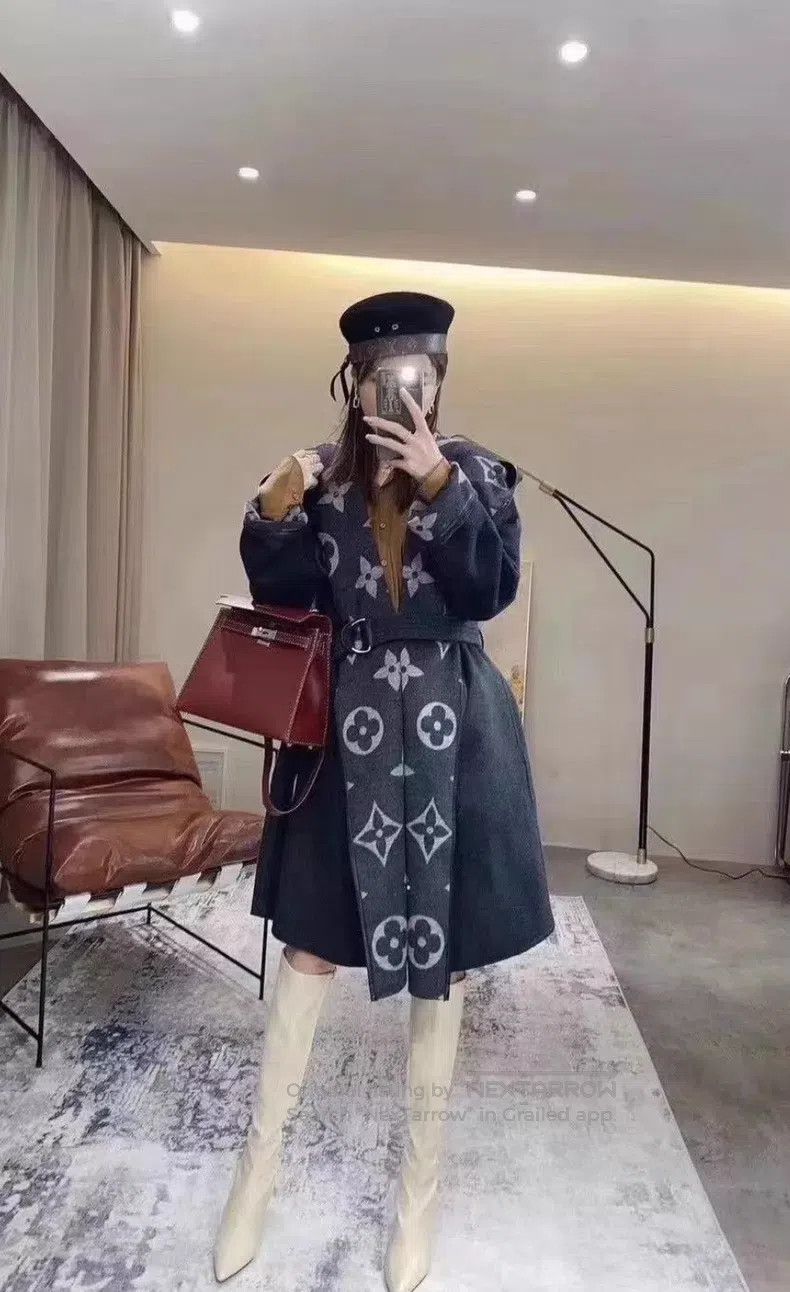 Louis Vuitton Louis Vuitton Grey presbyopic full print bathrobe coat Size XS / US 0-2 / IT 36-38 - 7 Thumbnail