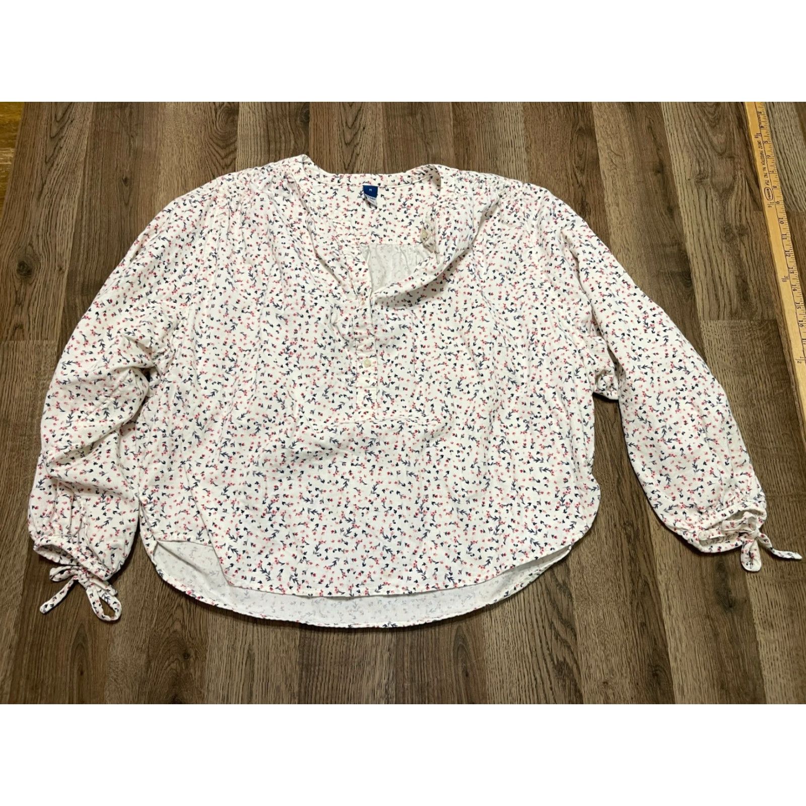 Old Navy Old Navy Shirt Womens Medium T-Shirt Floral 3/4 Sleeve White Red Green Casual Vintage No Size M / US 6-8 / IT 42-44 - 2 Thumbnail