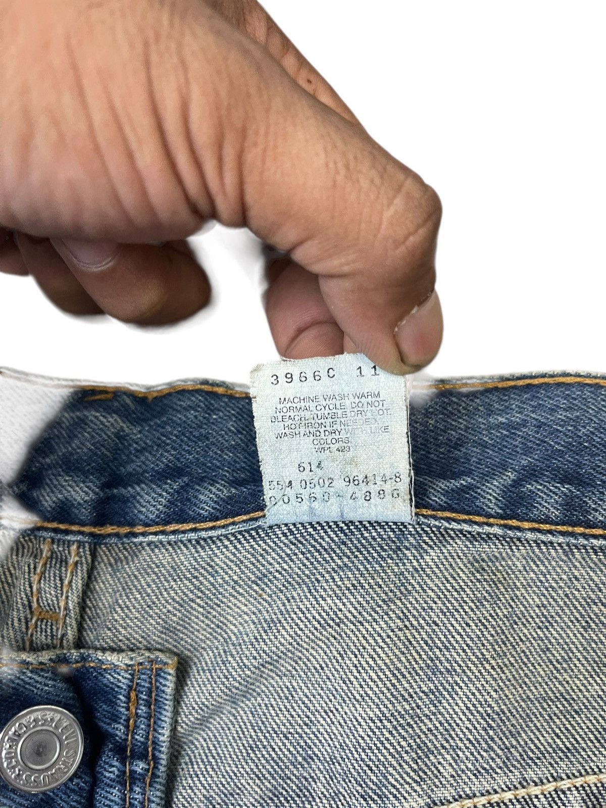 Levi's Vintage Levi’s 560 Loose Fit Tapered Leg Jeans Size US 34 / EU 50 - 7 Thumbnail