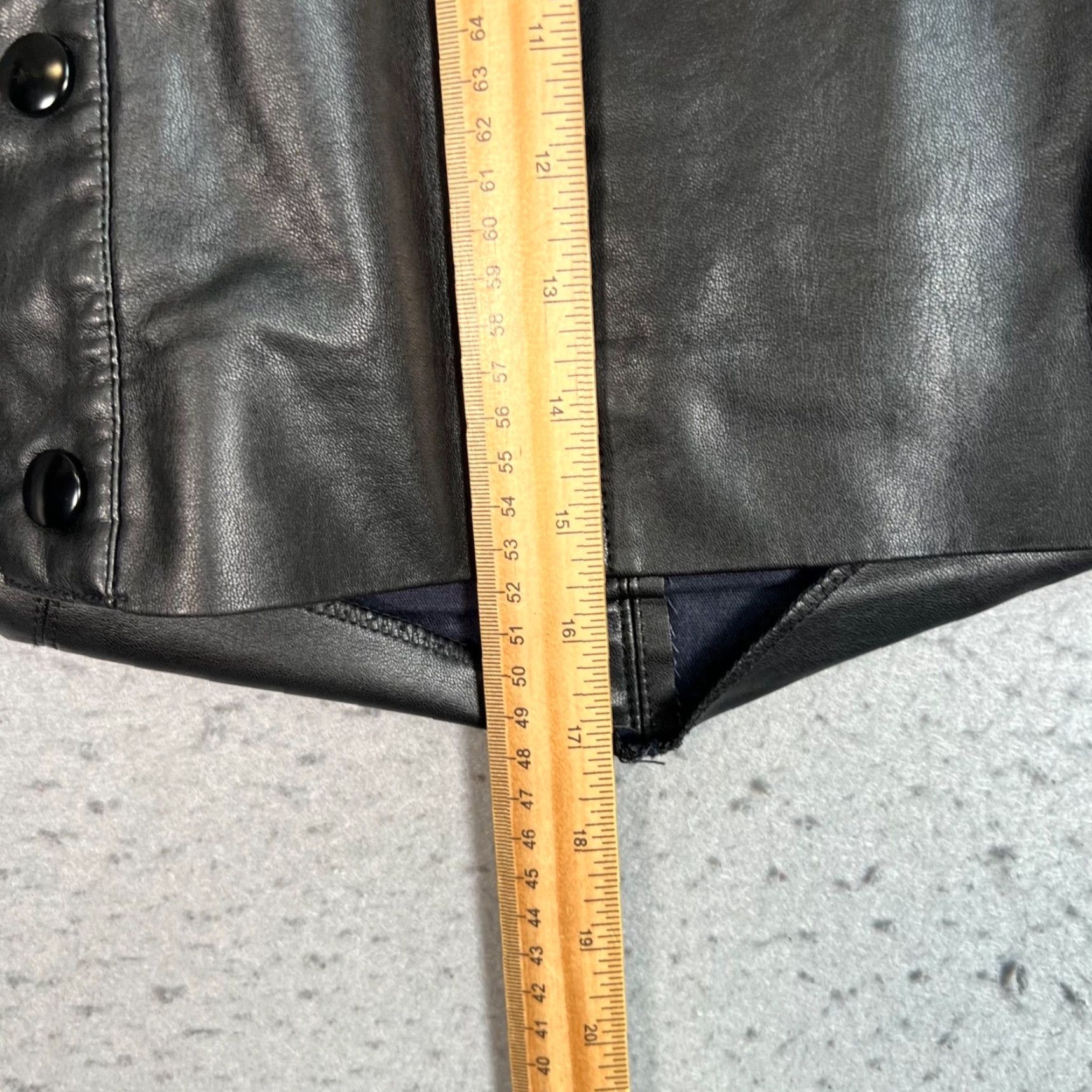Free People Free People Womens Skirt Mini Black Faux Leather Button Front 2 Adult Womens Black Mini Skirt 2 Black Free People Womens Skirt Mini Button Front 2 Size 26" / US 2 / IT 38 - 6 Thumbnail