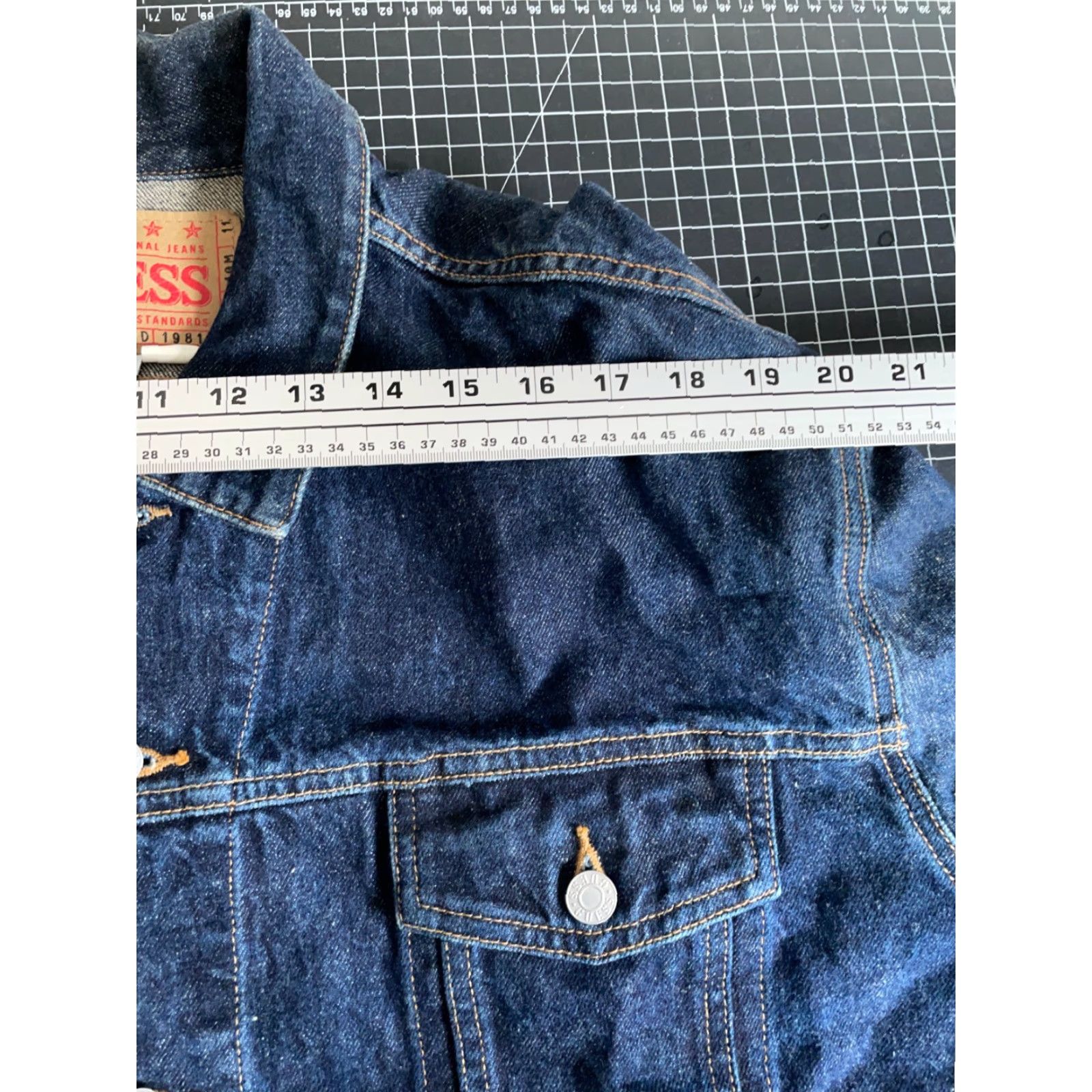 Guess VINTAGE GUESS Jeans Jacket Mens XL Dark Blue Denim Unlined Trucker 90s Retro Button Front Spin? Size US 36 / EU 52 - 7 Thumbnail