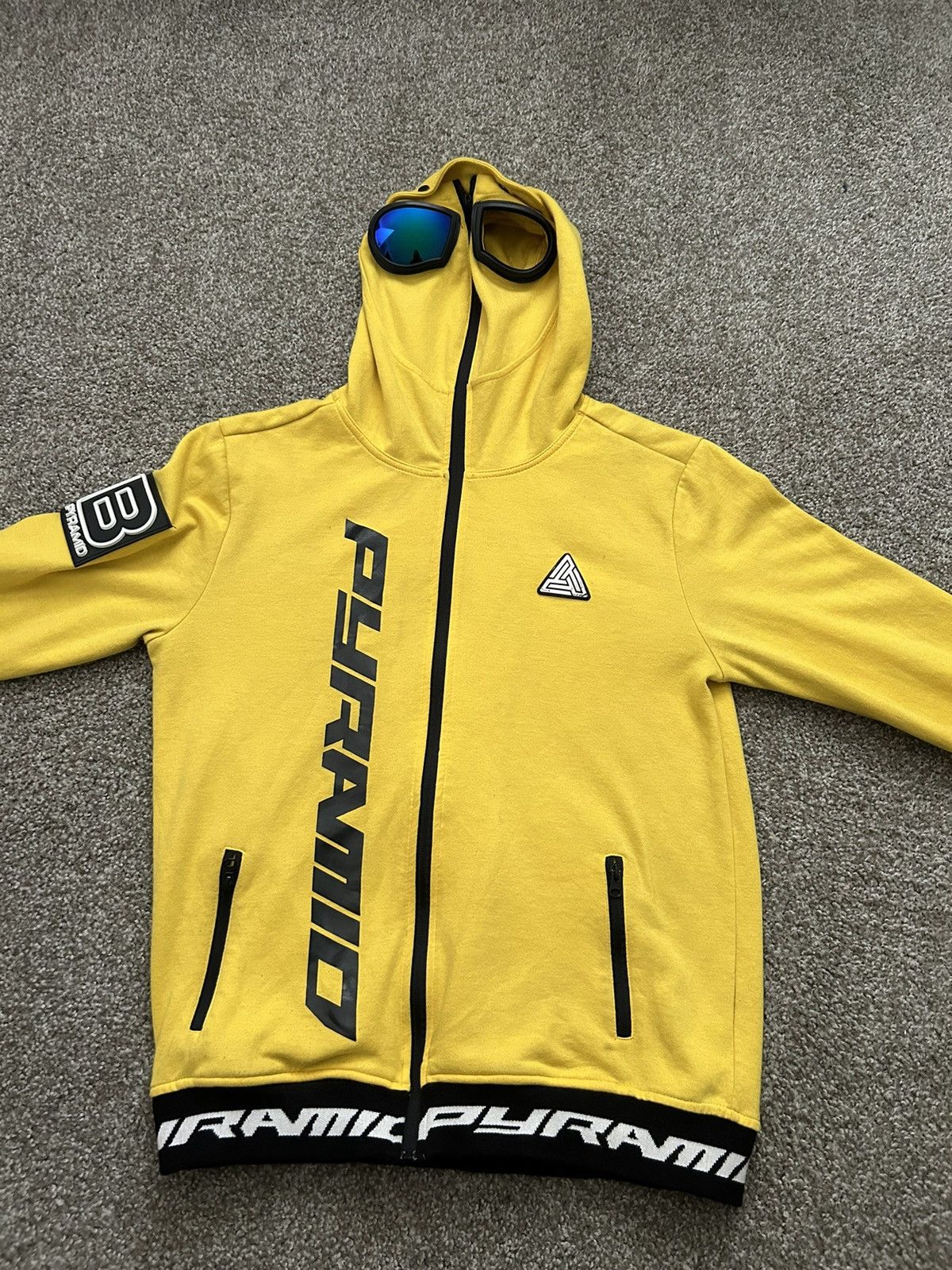 Black pyramid jacket best sale