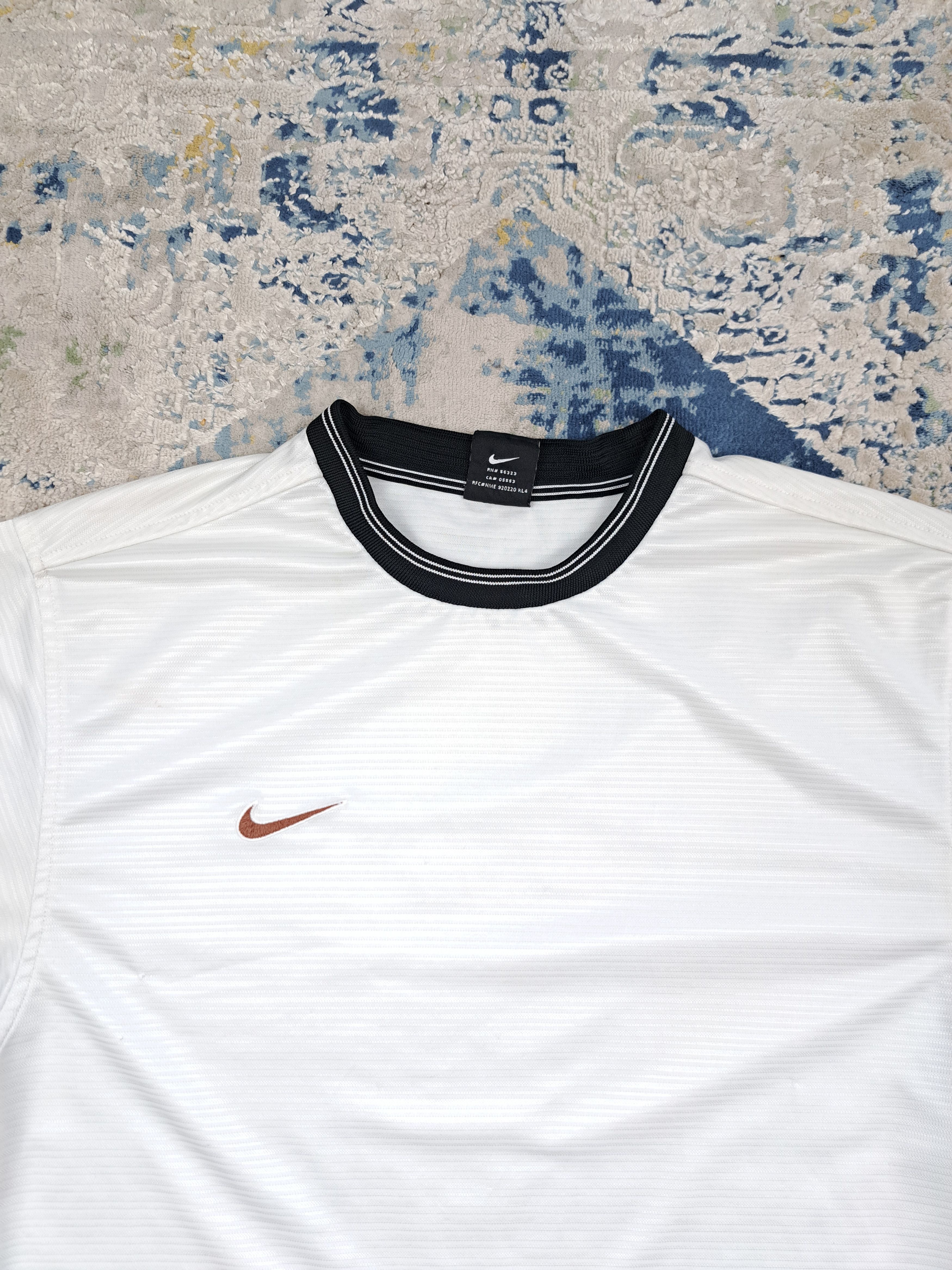 Nike Vintage 90s Nike Basic Tee Mini Swoosh Rare Soccer Blokecore Size US M / EU 48-50 / 2 - 2 Thumbnail