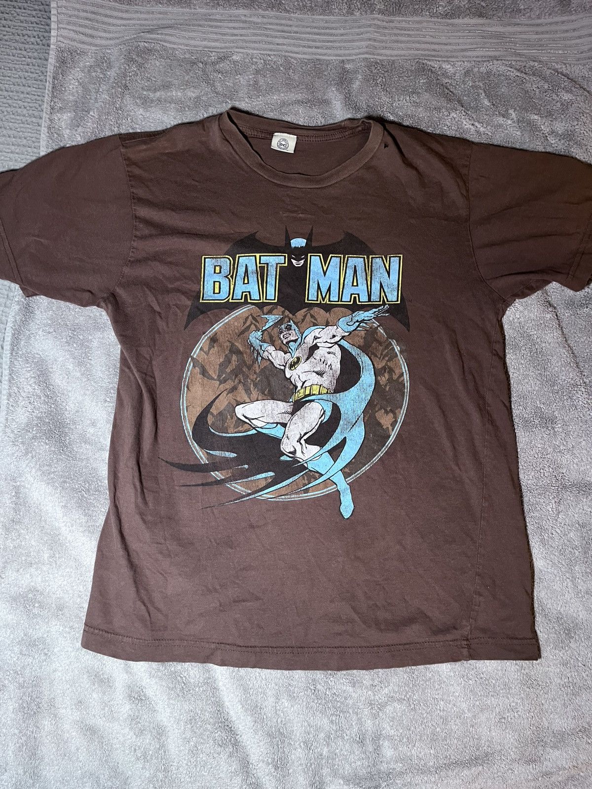 DC Comics DC Brown Batman Tee size small Size US S / EU 44-46 / 1 - 1 Thumbnail