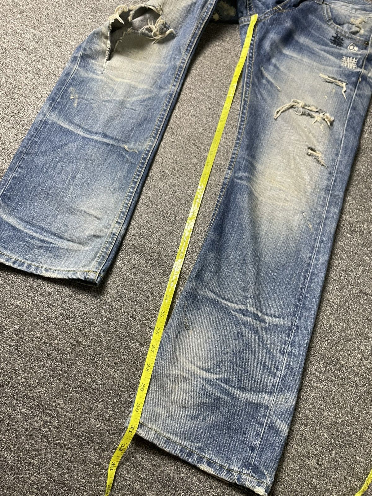 Japanese Brand Vintage LOLITA Distressed Denim Ripped Jeans (94) Size US 29 - 10 Thumbnail