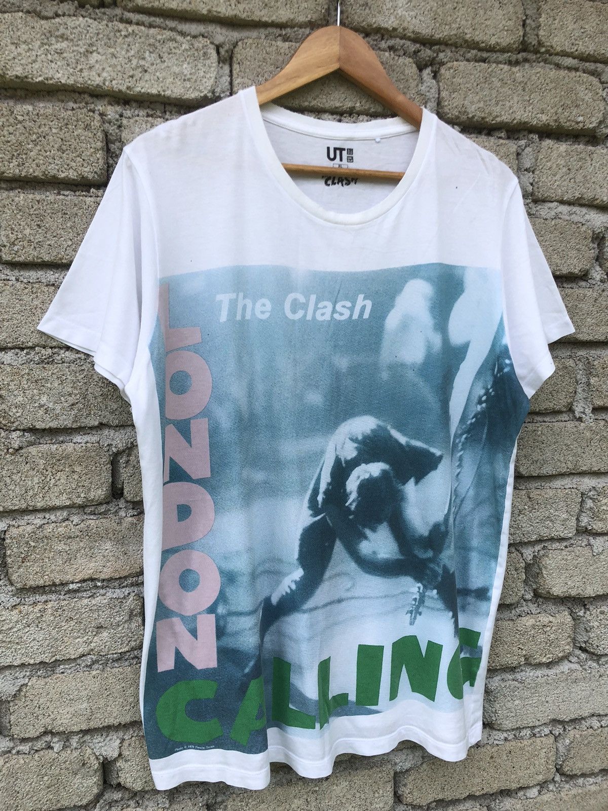 Band Tees UT Uniqlo X Band The Clash London Calling Tshirt Size US L / EU 52-54 / 3 - 2 Thumbnail