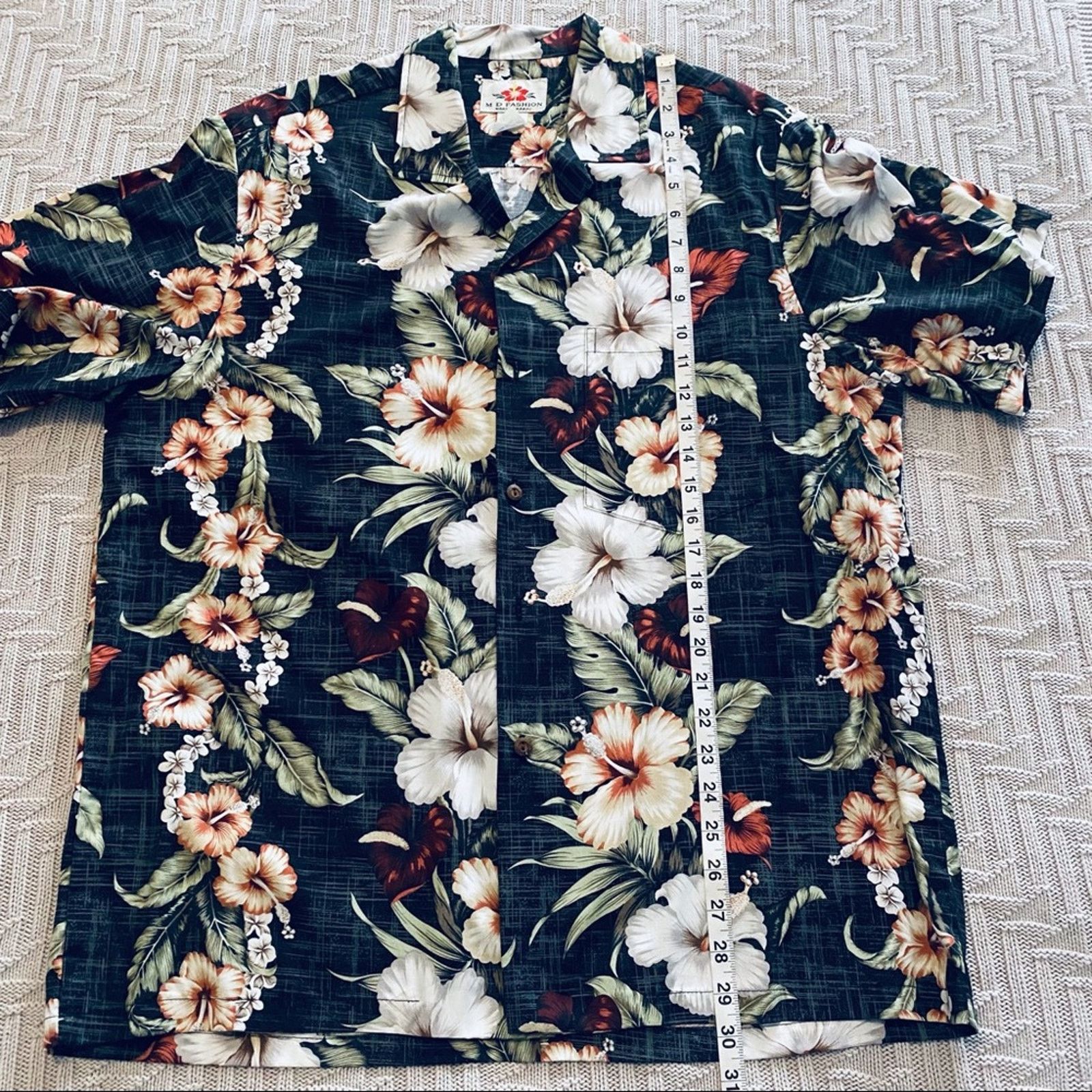 Vintage Vintage Made in Hawaii black Hawaiian button down size L Size US L / EU 52-54 / 3 - 6 Thumbnail