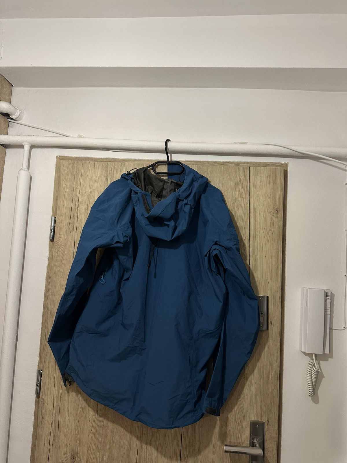 Arc'teryx Arc’teryx waterproof shell jacket. Technical outdoor design Size US M / EU 48-50 / 2 - 4 Thumbnail