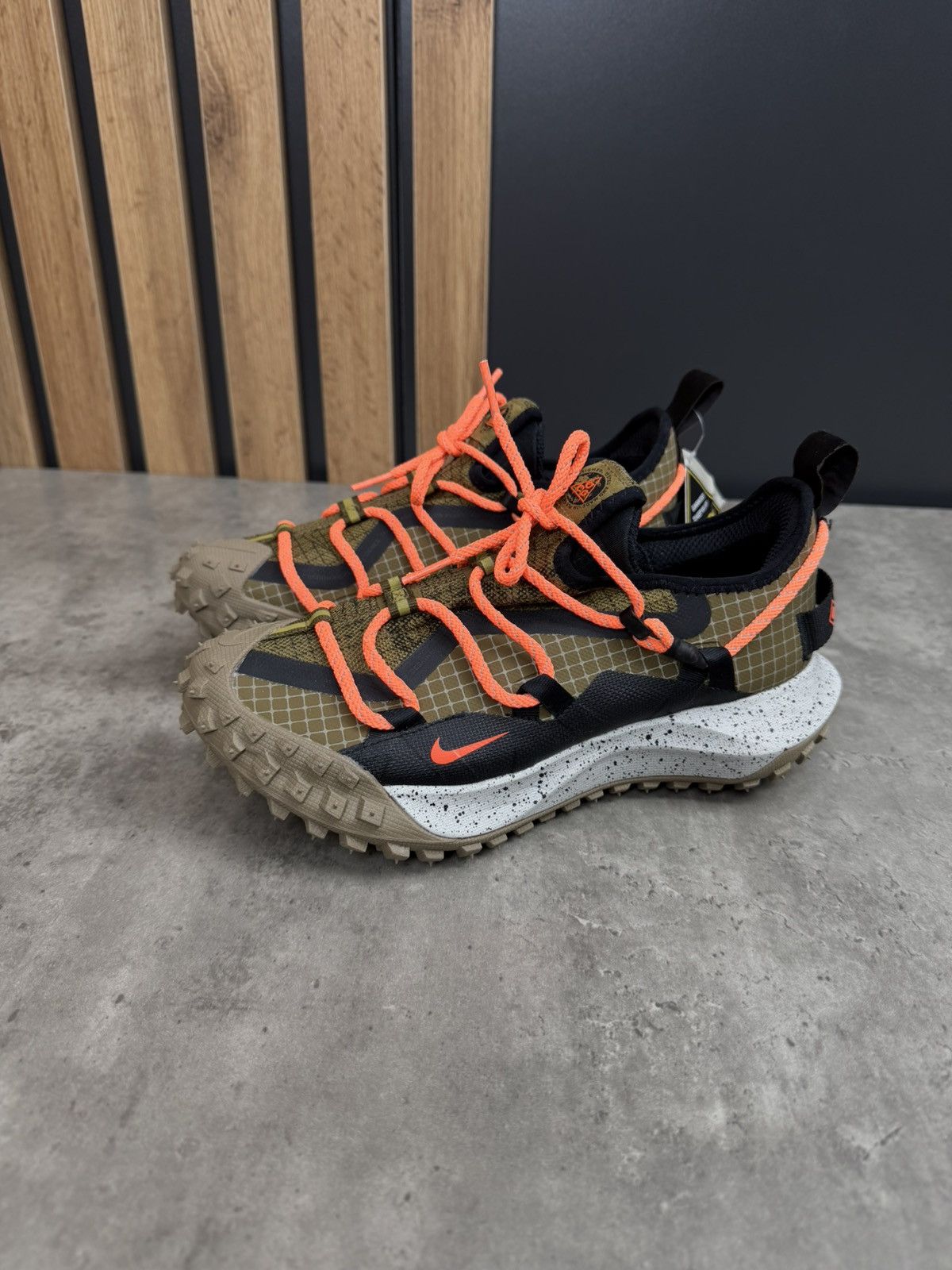 Nike ACG Nike ACG Mountain Fly Low Gore-Tex Olive Size 36 Size US 6 / IT 36 - 2 Thumbnail