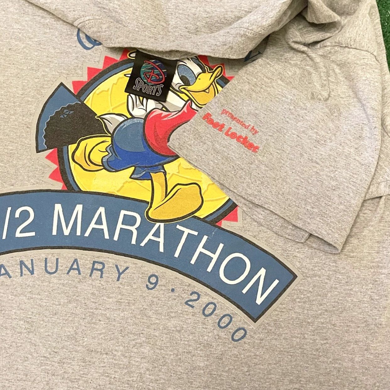 Disney VINTAGE 90s Disney Marathon Foot Locker Donald Duck VTG 2000 Shirt Mens Size L Gray Short Sleeve T-Shirt Size US L / EU 52-54 / 3 - 2 Thumbnail