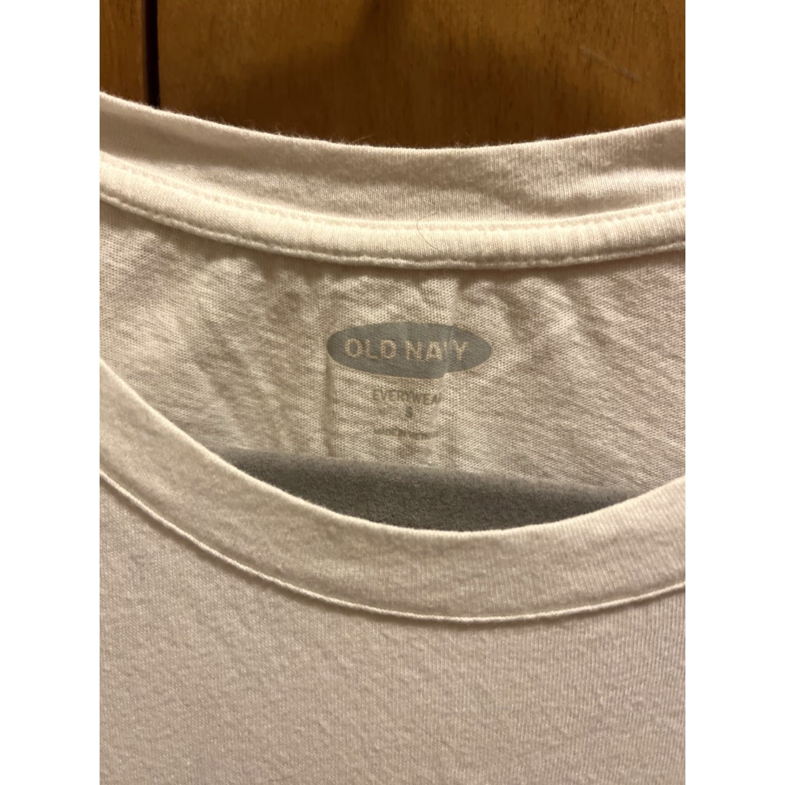 Old Navy VINTAGE Old Navy Women's Small T-Shirt Casual Short Sleeve White Cotton Jersey Rainbow Sunset Pocket Summer 90s Size S / US 4 / IT 40 - 3 Thumbnail