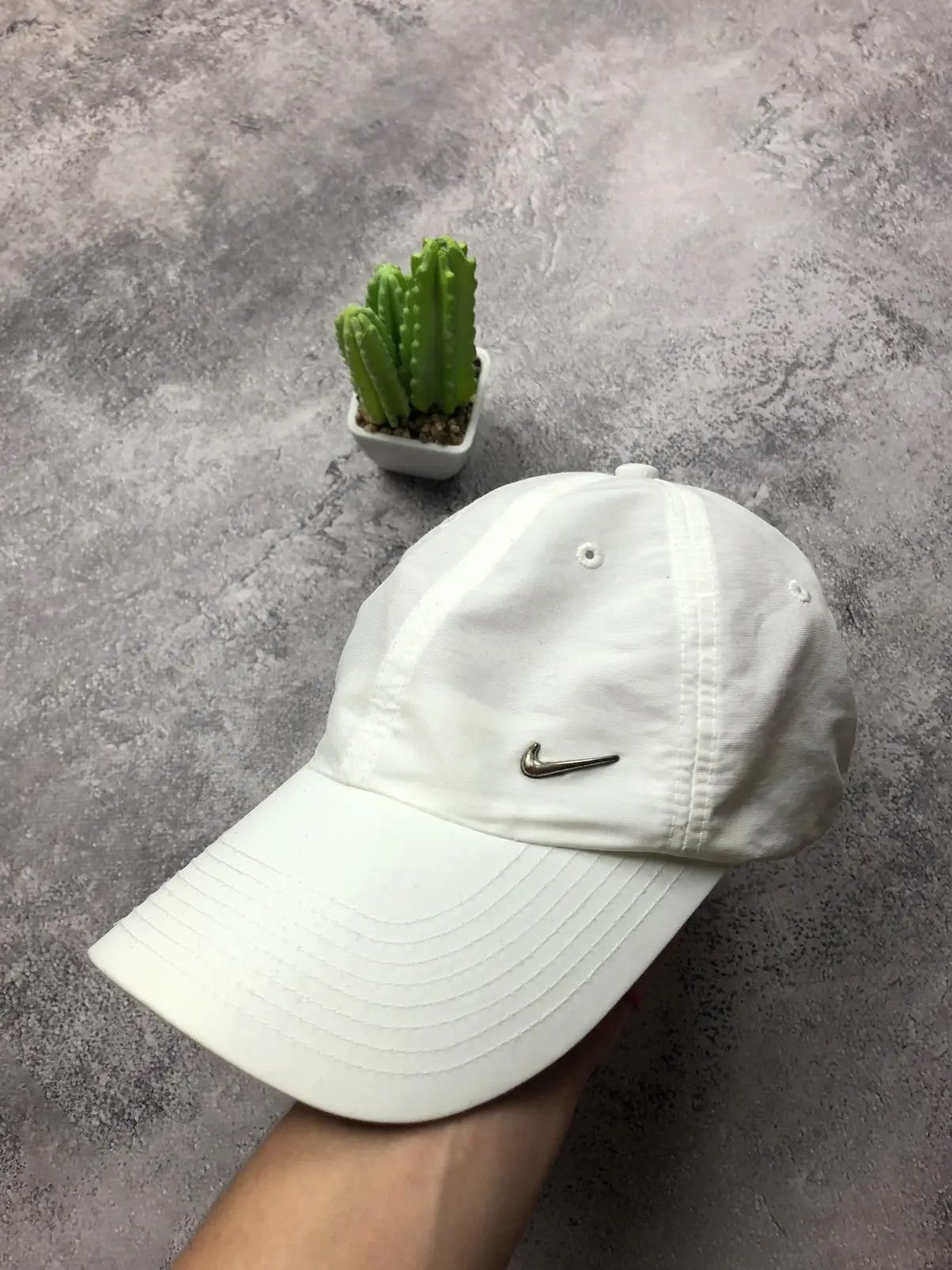 Nike NIKE Vintage 2000s White Hype Cap Metal Swoosh Streetwear Size ONE SIZE - 1 Thumbnail